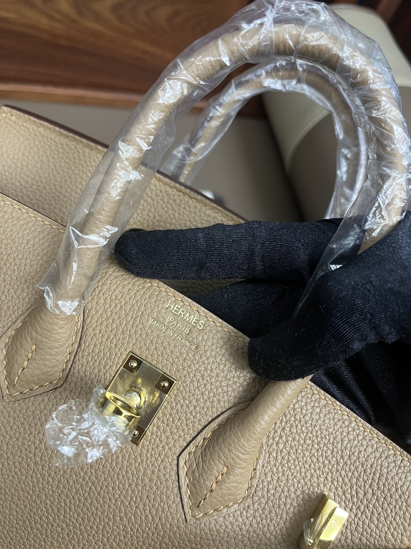 Classic Tan Leather Handbag with Gold Hardware - Elegant Top Handle Tote
