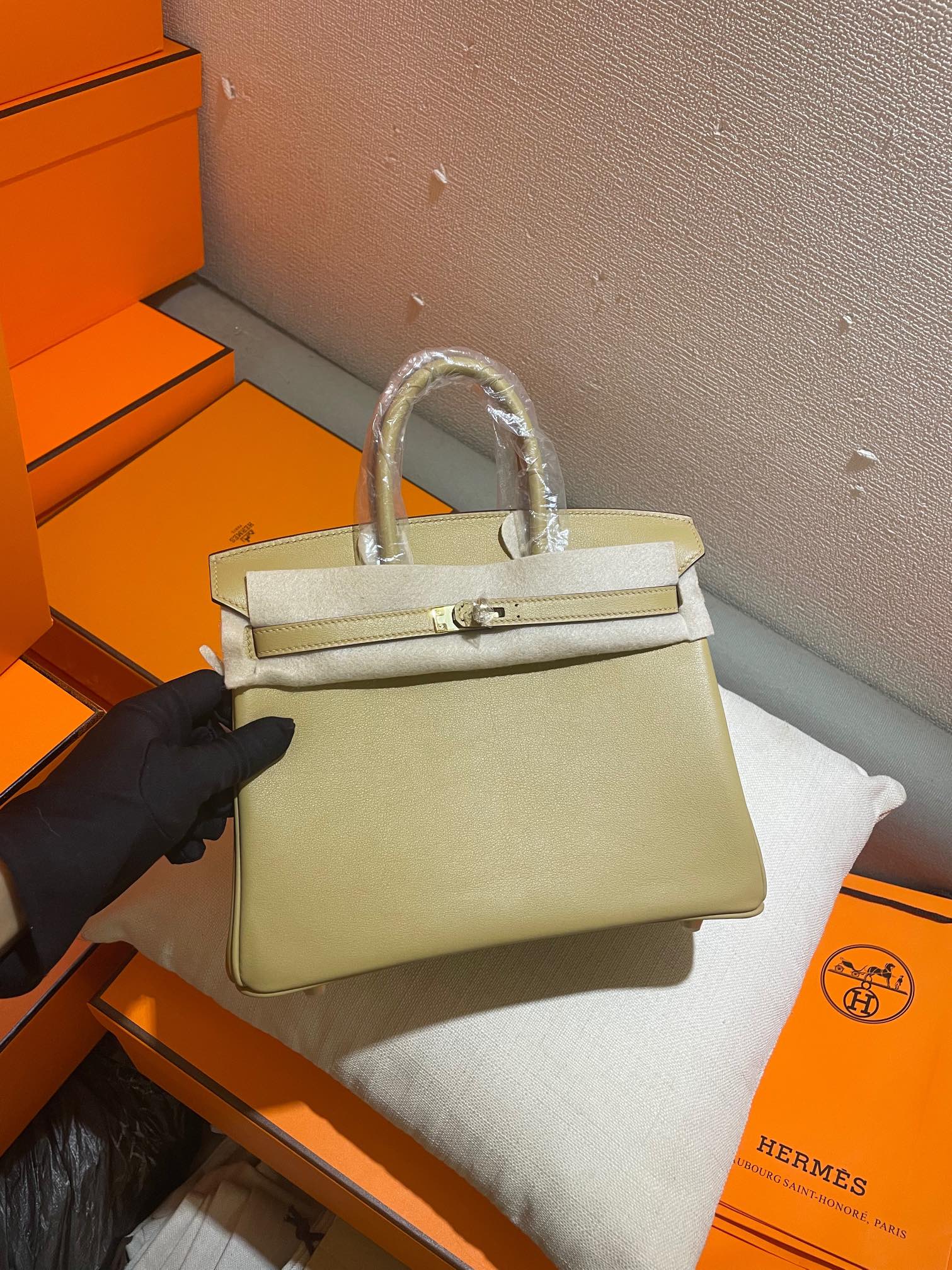 Elegant Light Yellow Top Handle Leather Handbag - Classic Designer Style Satchel for Women