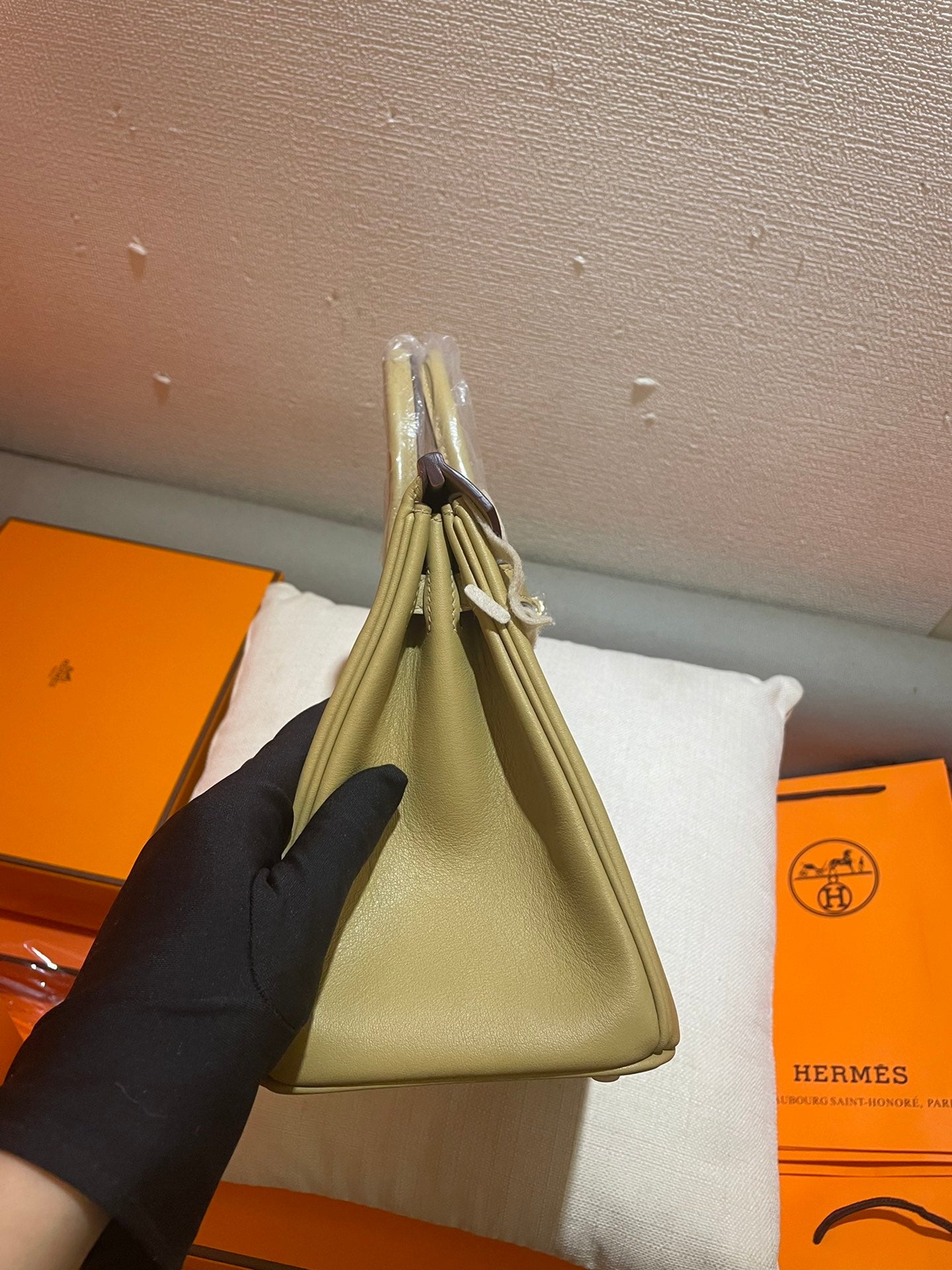 Elegant Light Yellow Top Handle Leather Handbag - Classic Designer Style Satchel for Women