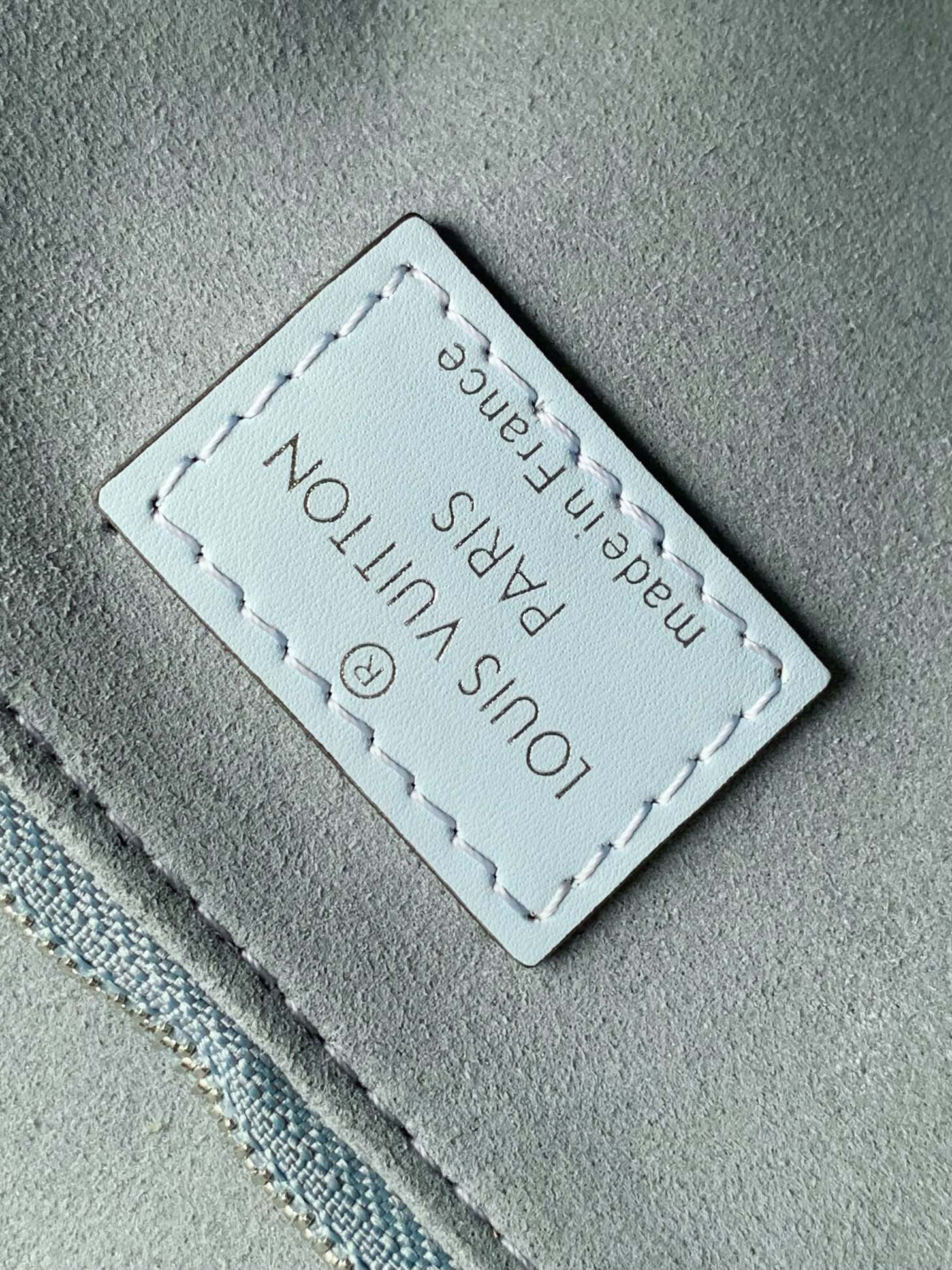 Louis Vuitton Cléry Epi Leather Handbag - Light Blue