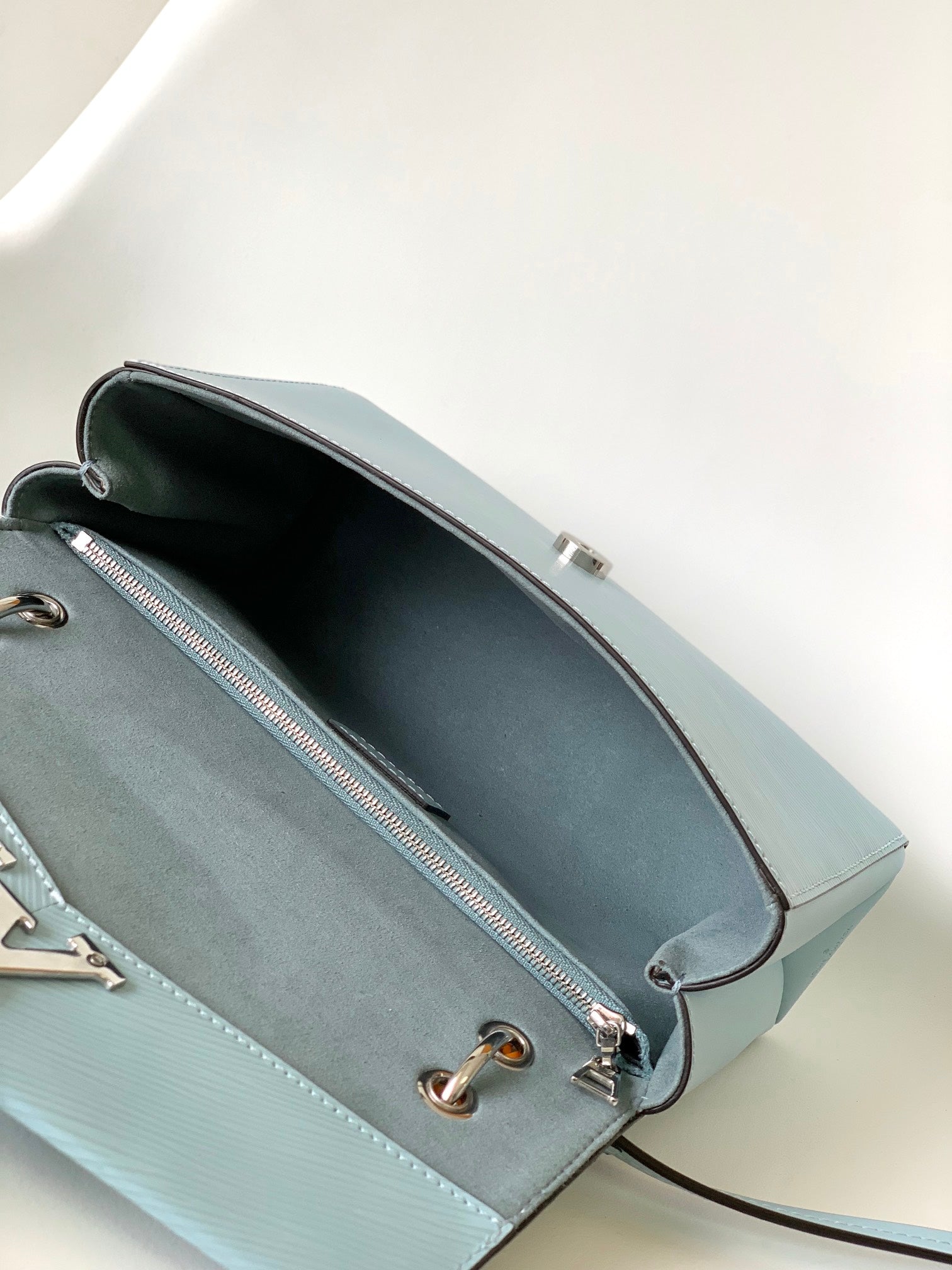 Louis Vuitton Cléry Epi Leather Handbag - Light Blue