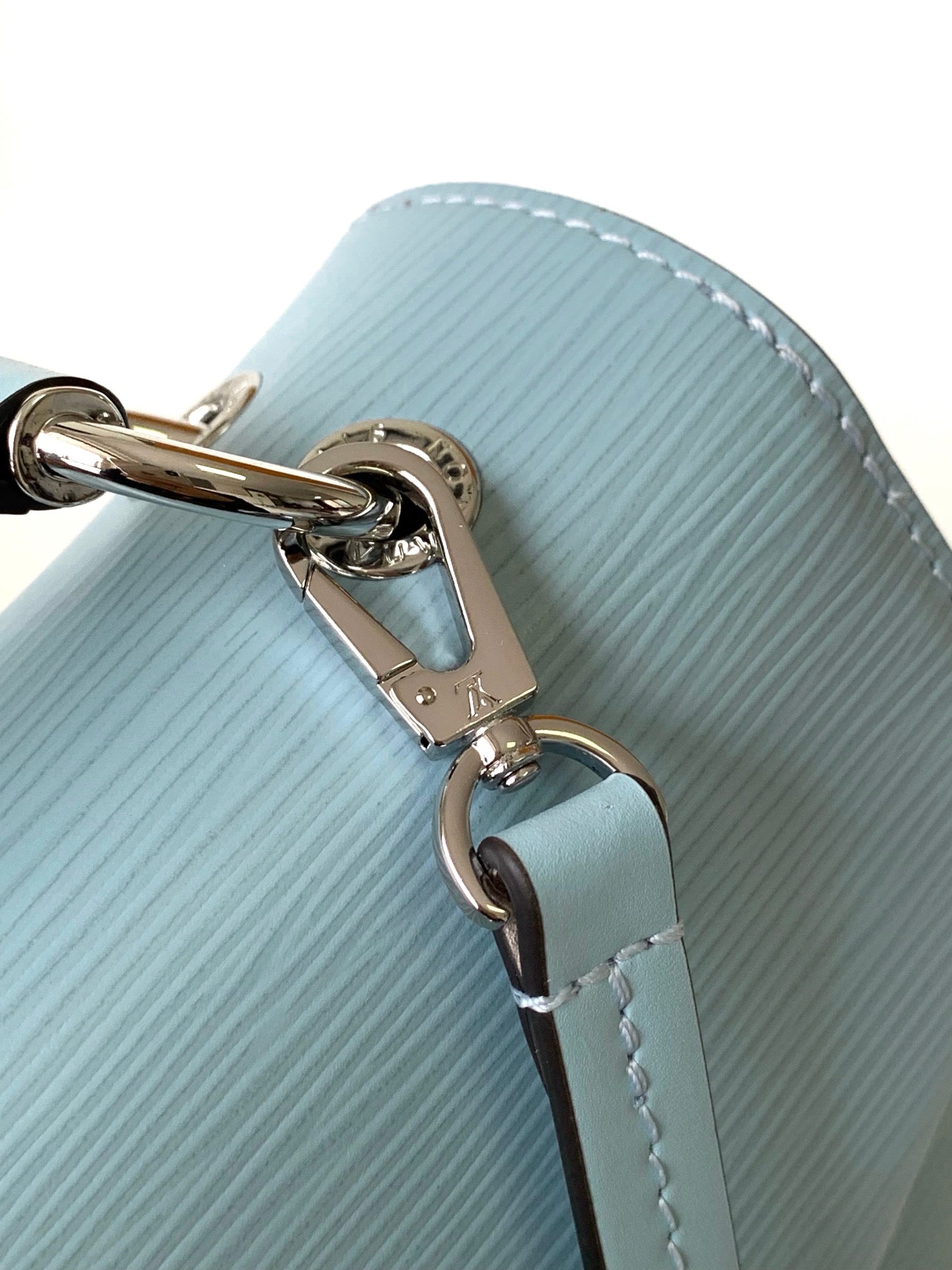 Louis Vuitton Cléry Epi Leather Handbag - Light Blue