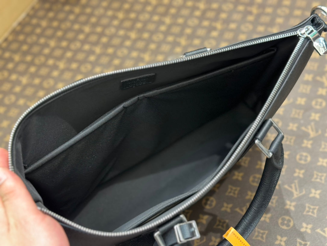 Premium Black Leather Briefcase - Professional Business Laptop Bag with Shoulder Strap