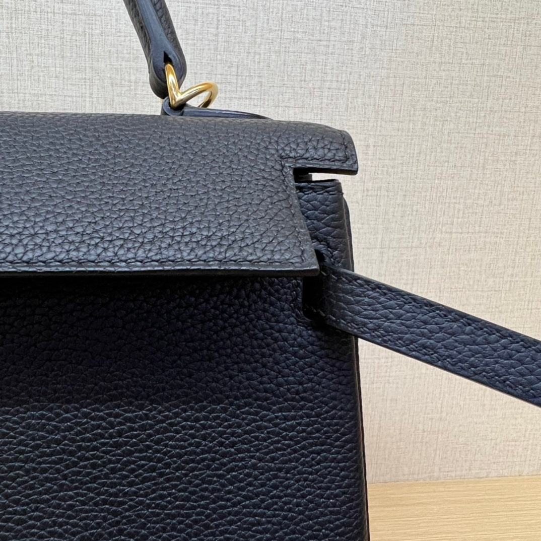 Elegant Two-Tone Leather Top Handle Bag - Navy &amp; Cream Bicolor Handbag with Gold Hardware