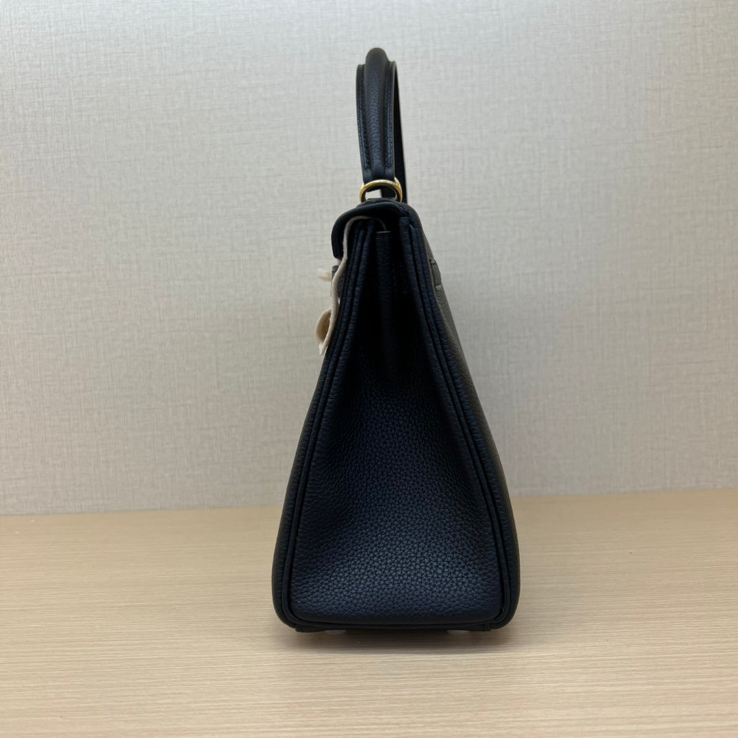 Elegant Two-Tone Leather Top Handle Bag - Navy &amp; Cream Bicolor Handbag with Gold Hardware