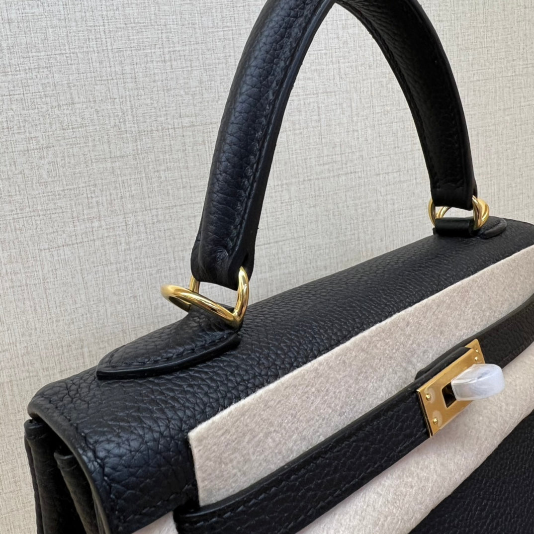 Elegant Two-Tone Leather Top Handle Bag - Navy &amp; Cream Bicolor Handbag with Gold Hardware