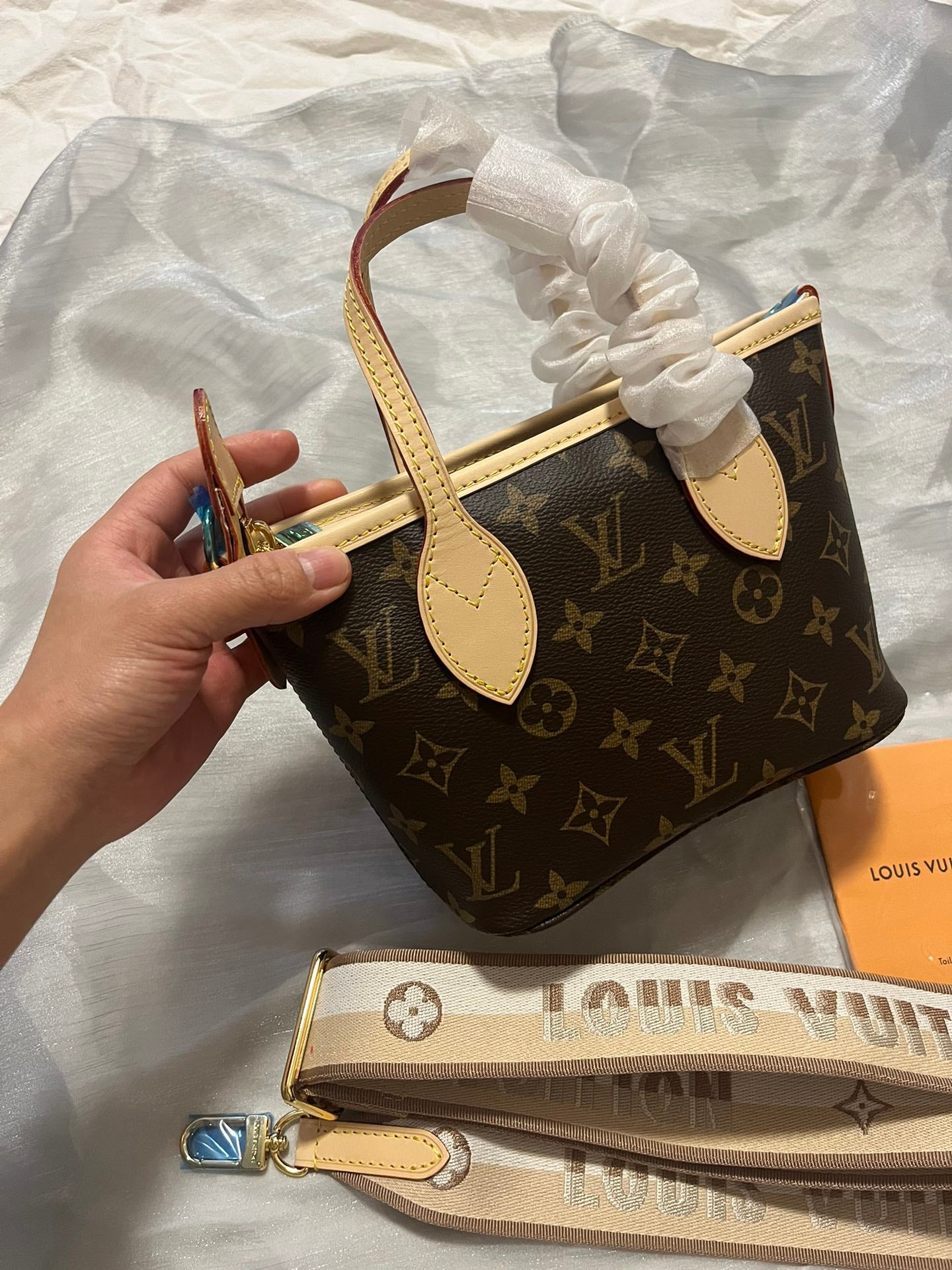 Louis Vuitton Monogram Canvas Petit Palais PM Handbag with Round Coin Purse