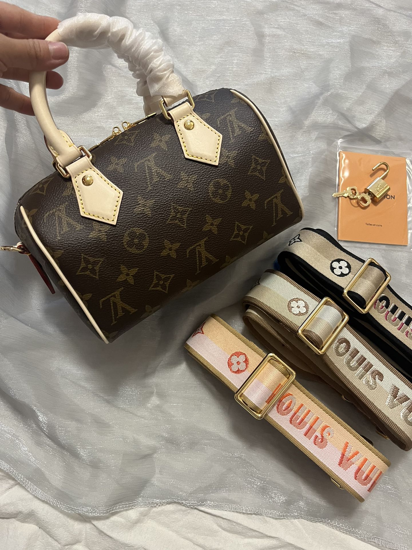Louis Vuitton Speedy Bandoulière 20 Monogram Canvas Handbag