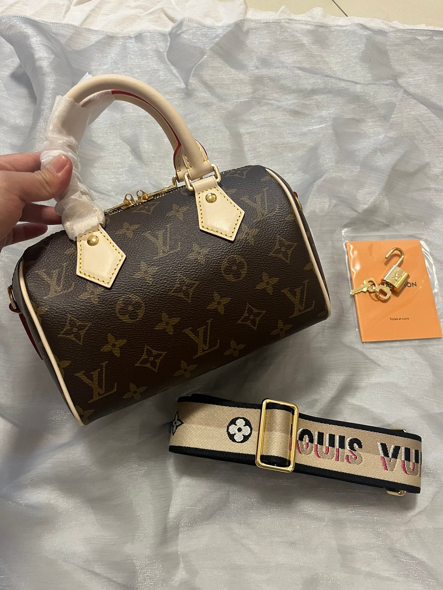 Louis Vuitton Speedy Bandoulière 20 Monogram Canvas Handbag