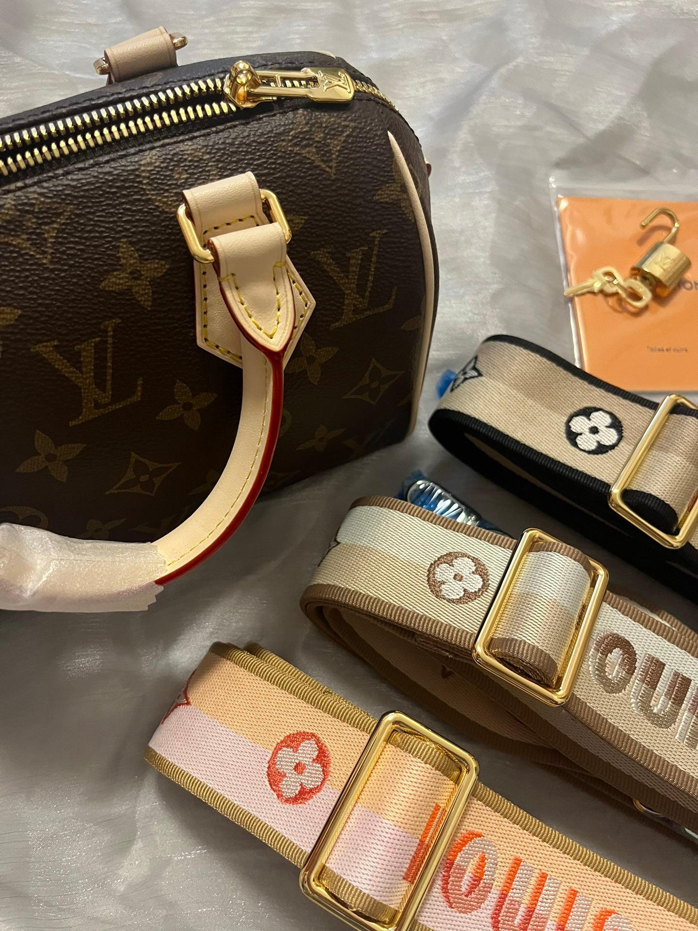 Louis Vuitton Speedy Bandoulière 20 Monogram Canvas Handbag