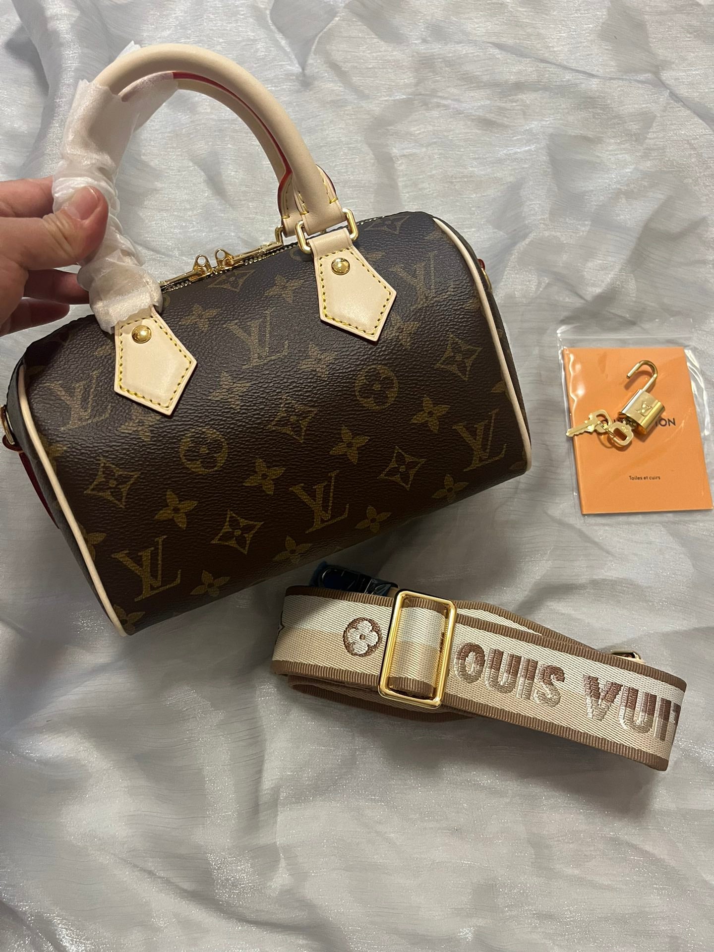 Louis Vuitton Speedy Bandoulière 20 Monogram Canvas Handbag