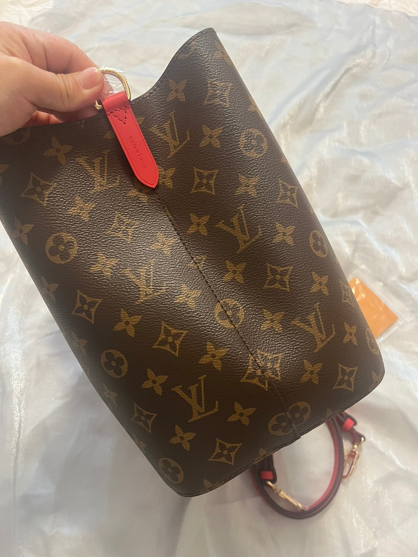 Louis Vuitton NéoNoé Monogram Canvas Bucket Bag - Cerise Red
