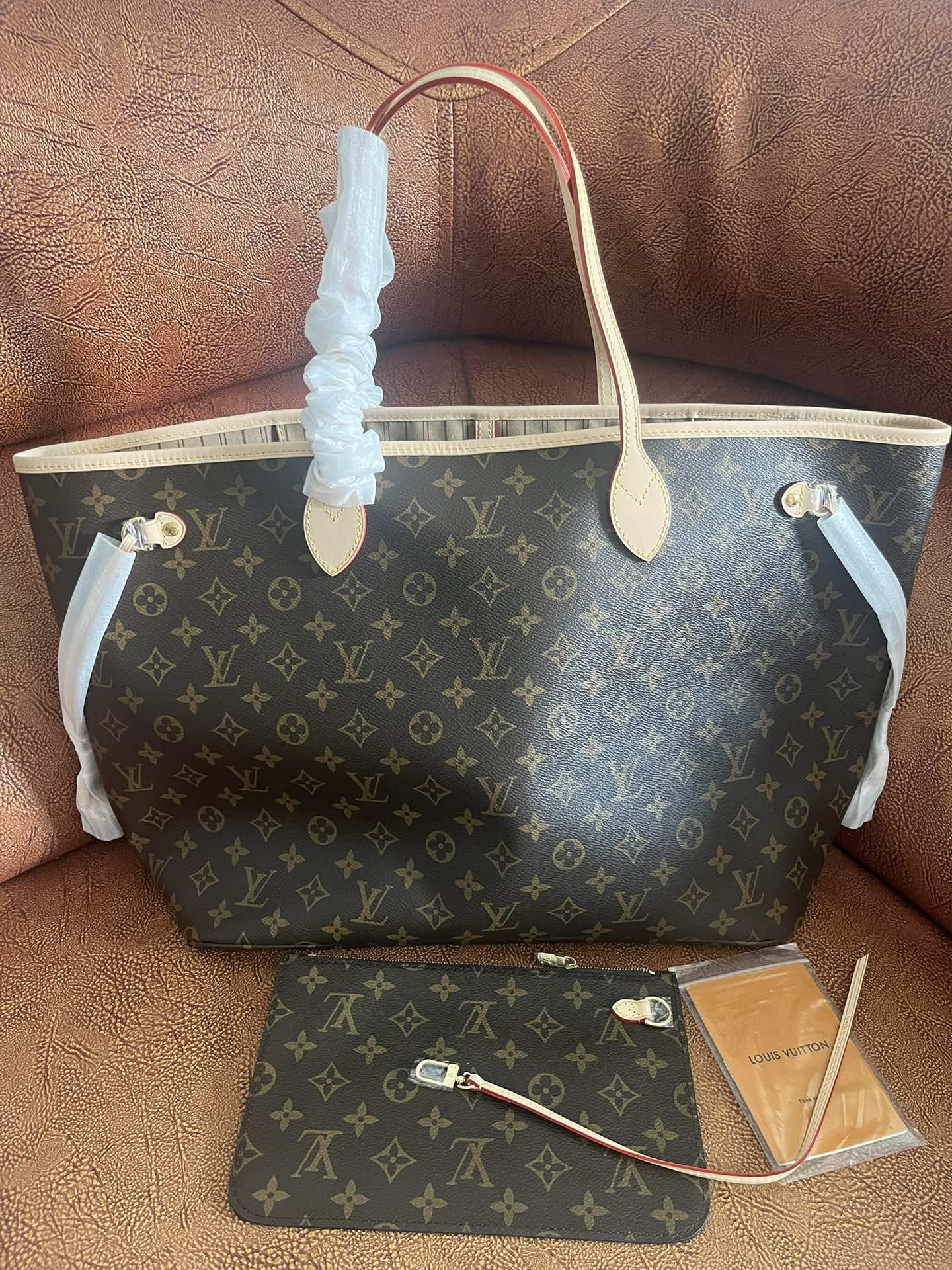 Louis Vuitton Neverfull MM Monogram Canvas Tote Bag - Brown