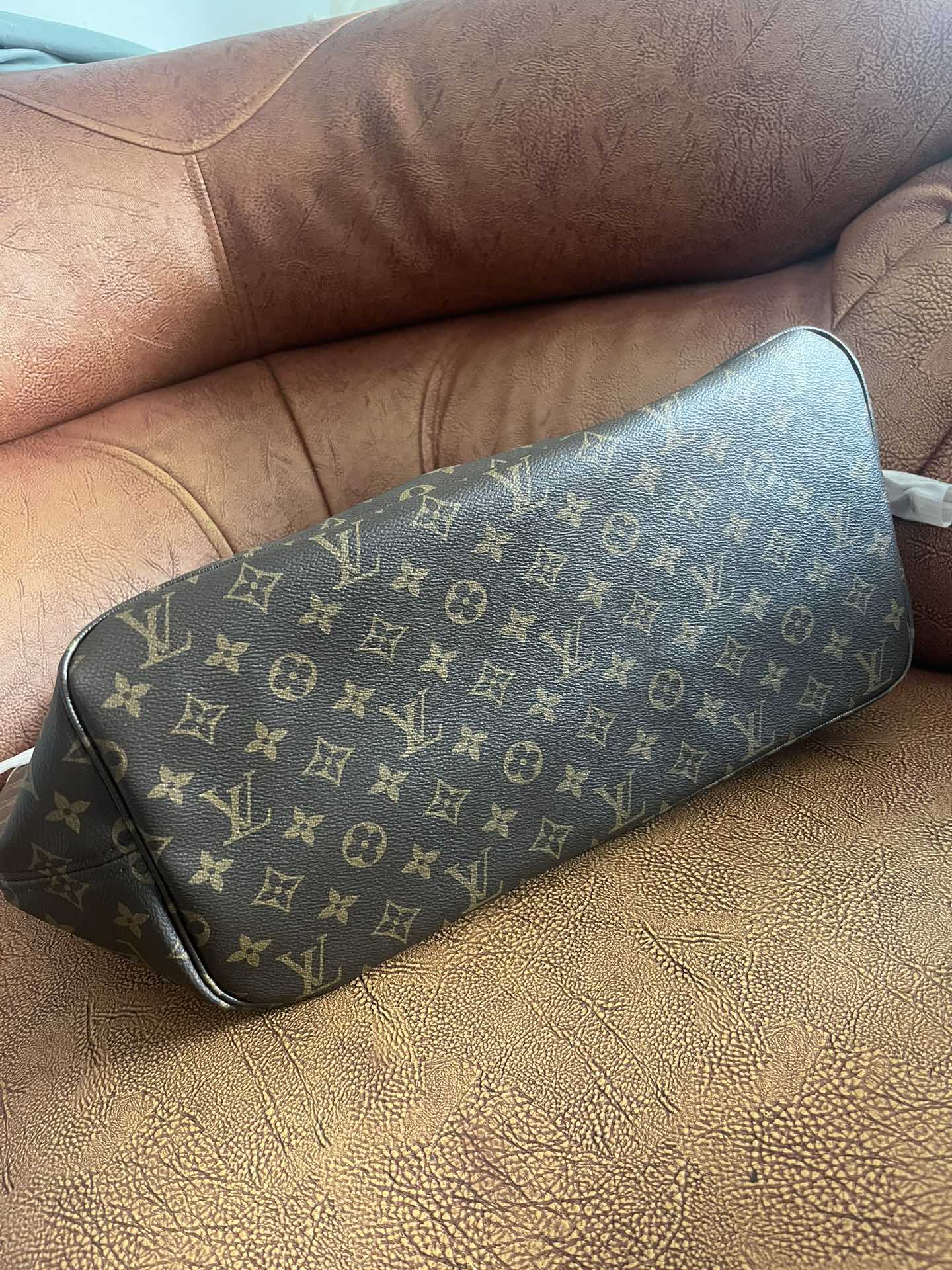 Louis Vuitton Neverfull MM Monogram Canvas Tote Bag - Brown