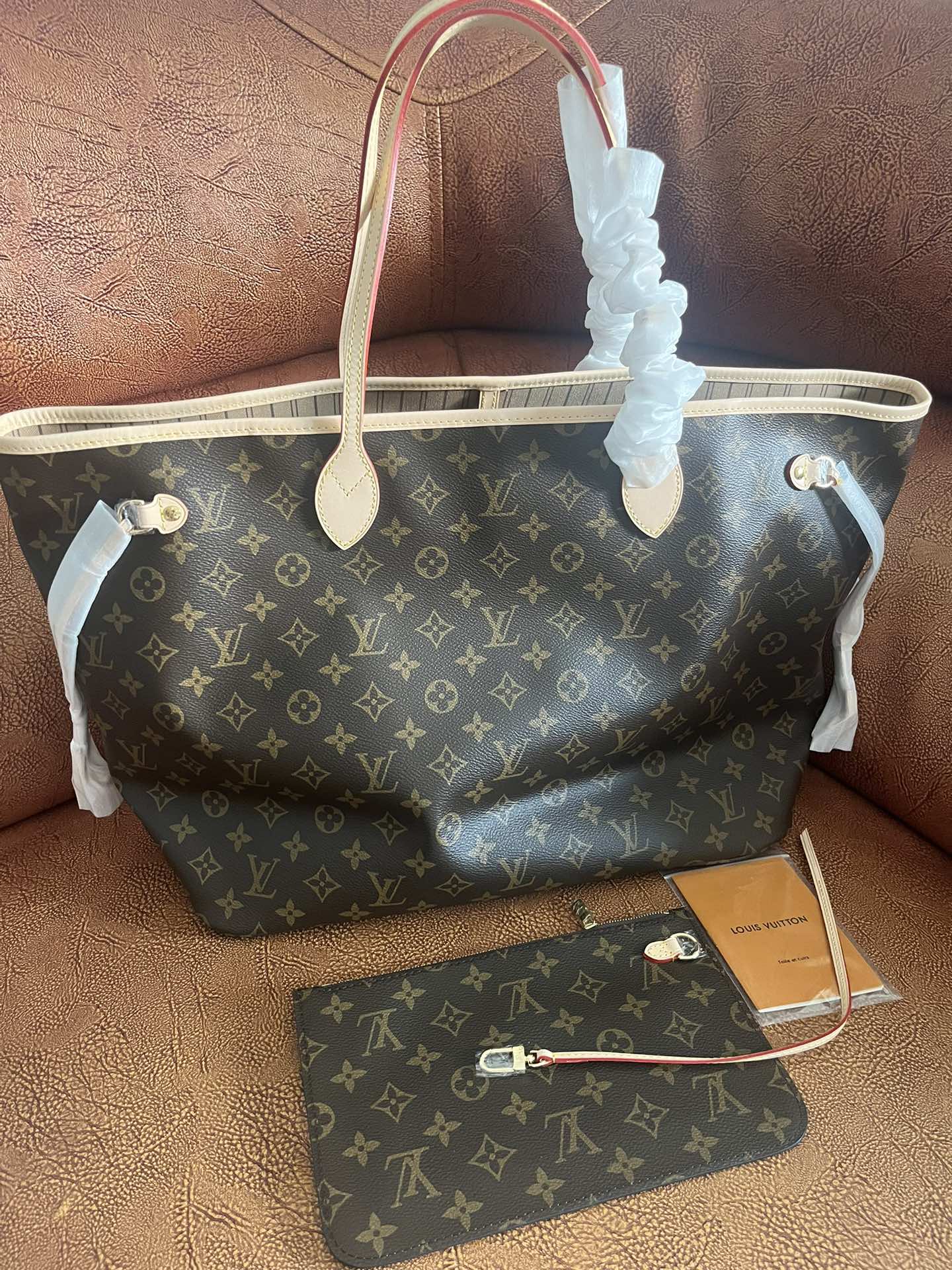 Louis Vuitton Neverfull MM Monogram Canvas Tote Bag - Brown
