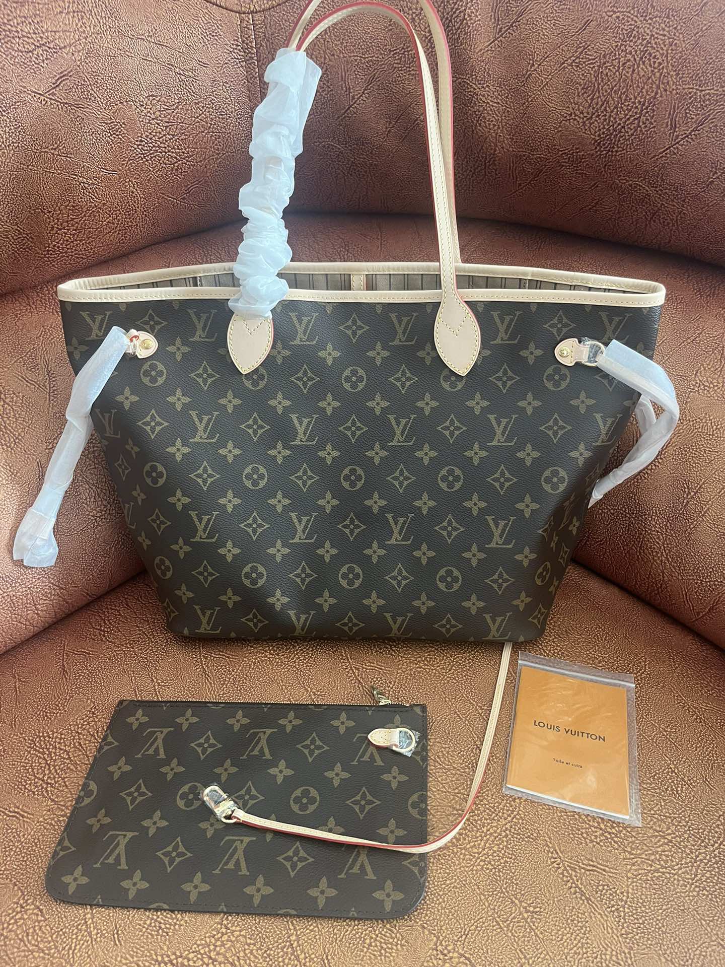 Louis Vuitton Neverfull MM Monogram Canvas Tote Bag with Pouch