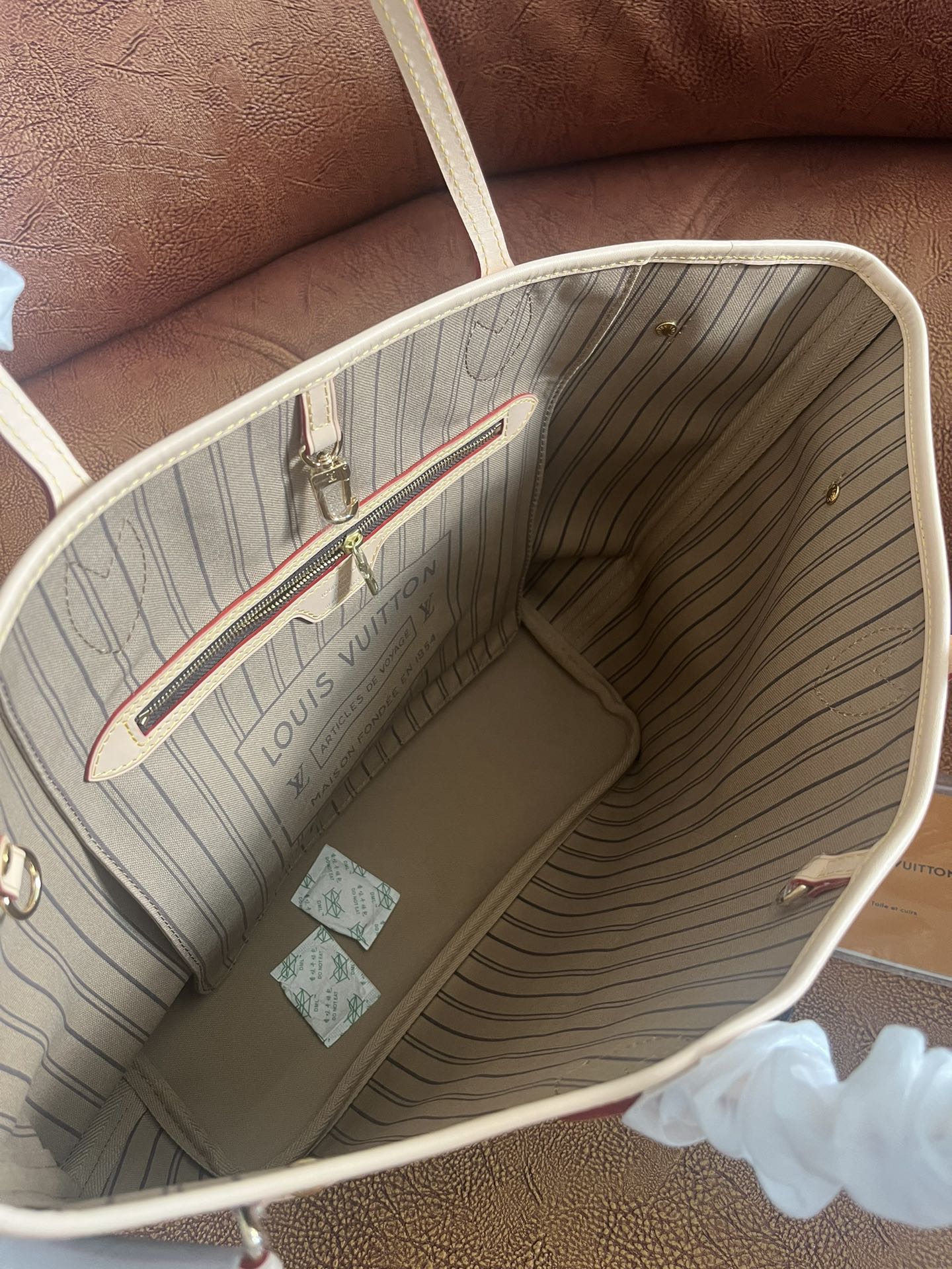 Louis Vuitton Neverfull MM Monogram Canvas Tote Bag with Pouch