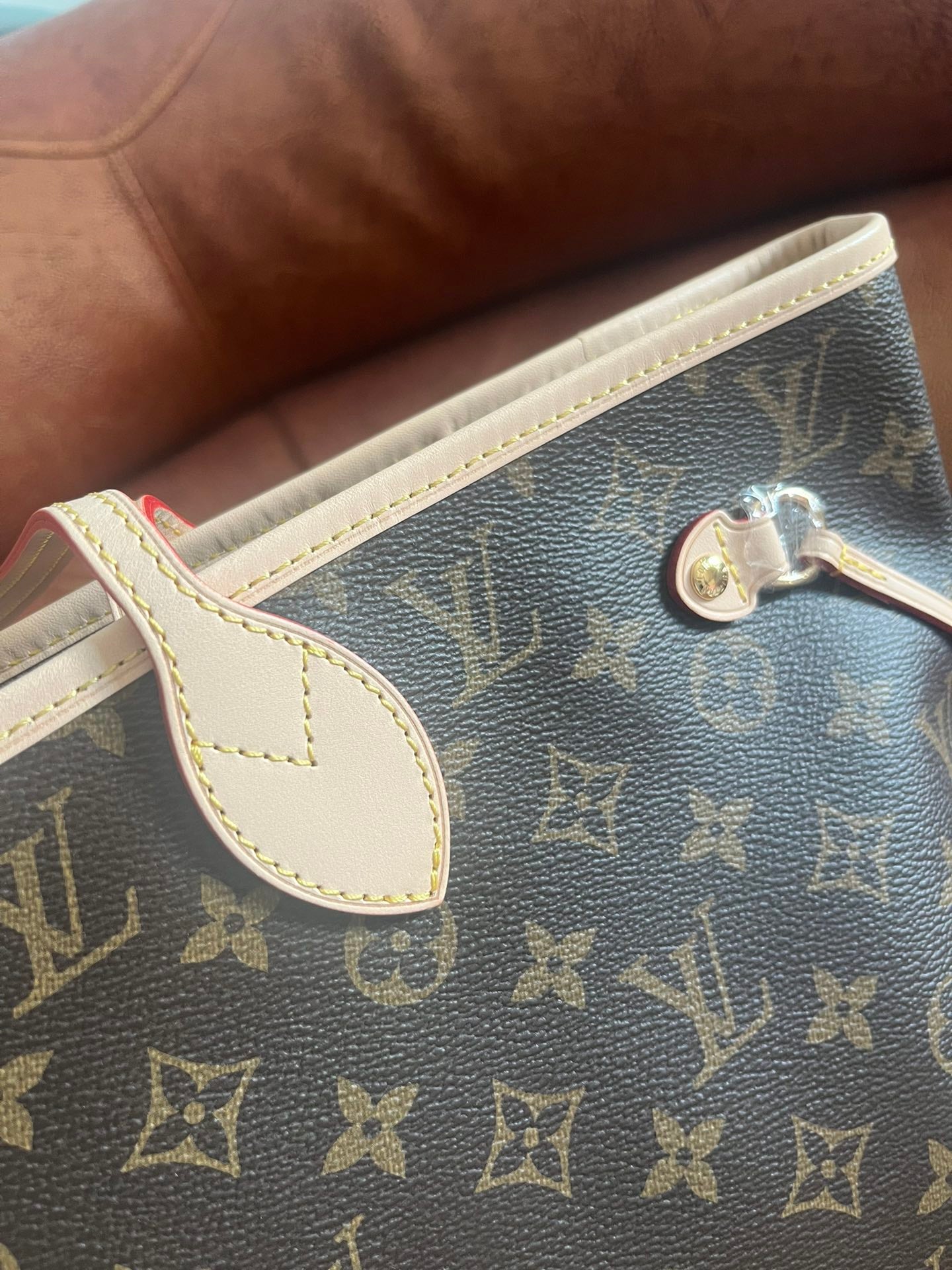 Louis Vuitton Neverfull MM Monogram Canvas Tote Bag with Pouch