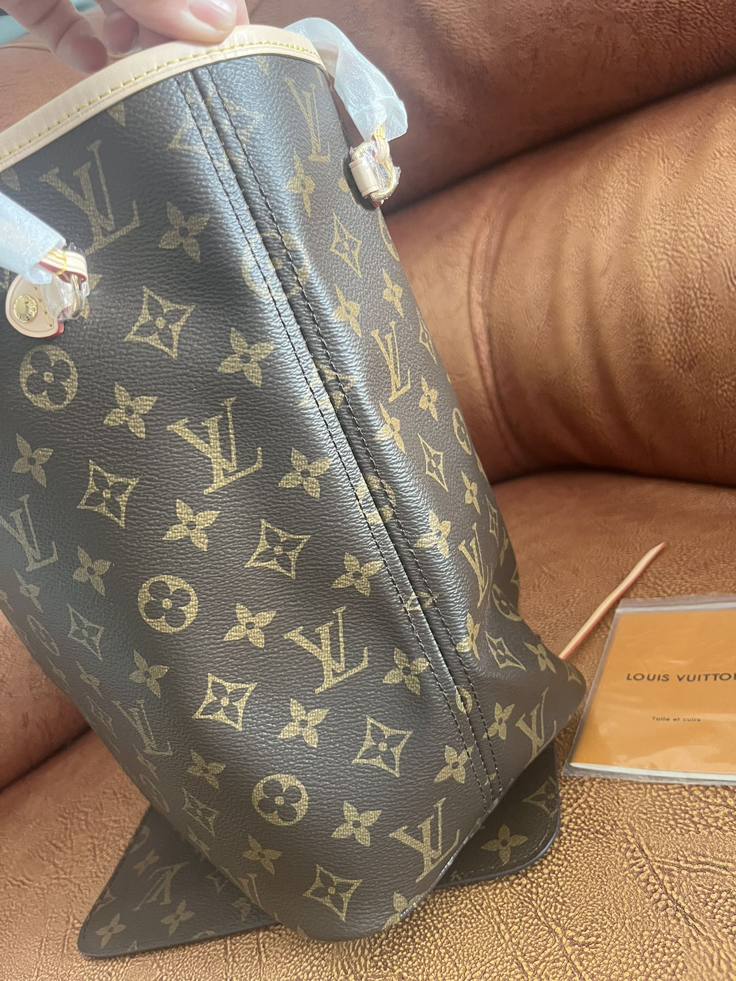 Louis Vuitton Neverfull MM Monogram Canvas Tote Bag with Pouch