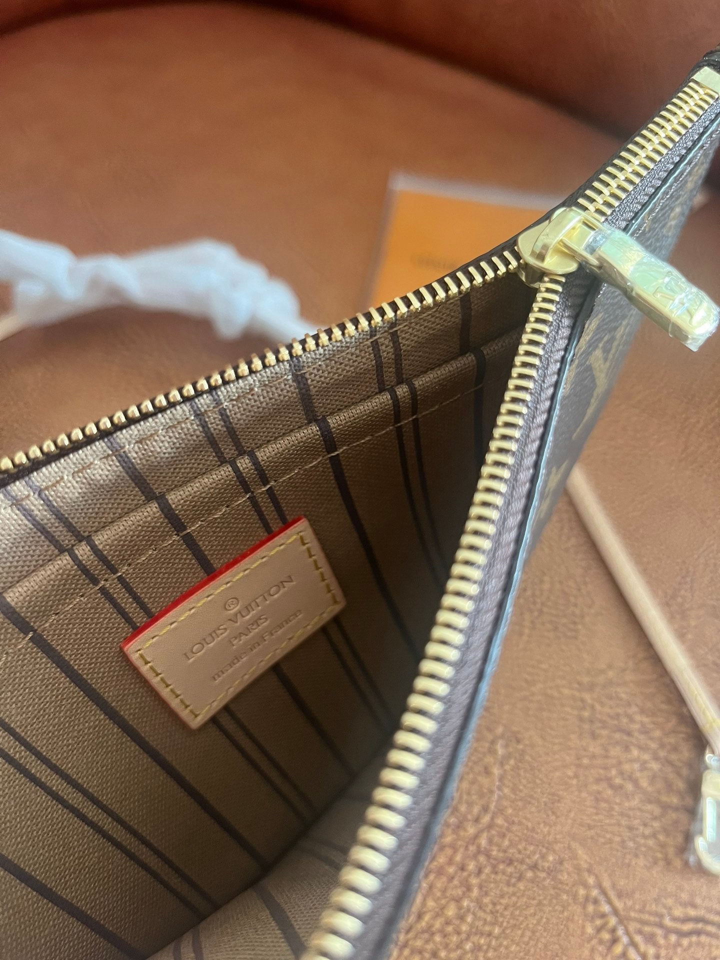 Louis Vuitton Neverfull MM Monogram Canvas Tote Bag with Pouch