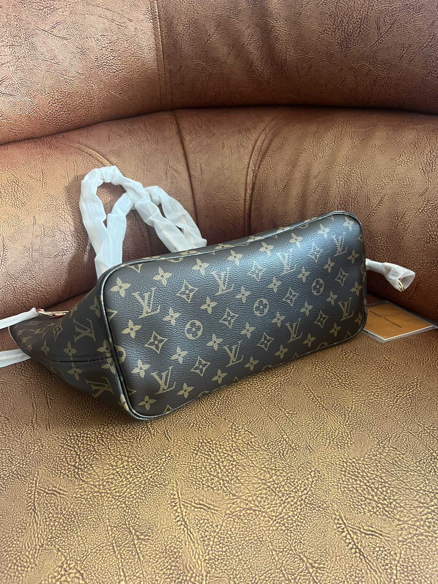 Louis Vuitton Neverfull MM Monogram Canvas Tote Bag with Pivoine Lining
