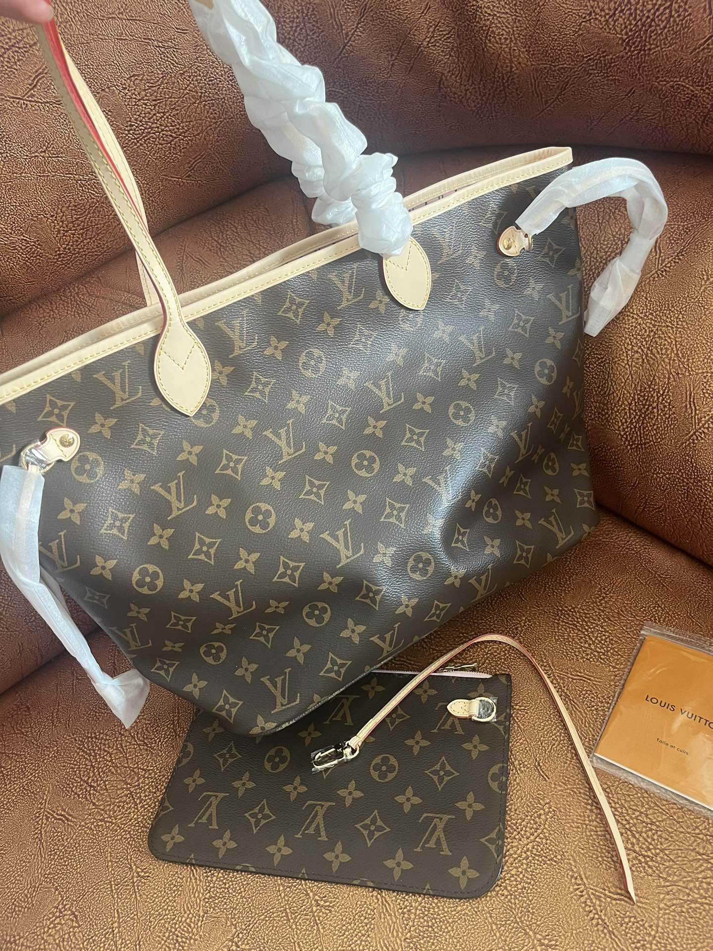 Louis Vuitton Monogram Neverfull MM Tote Bag with Detachable Pouch