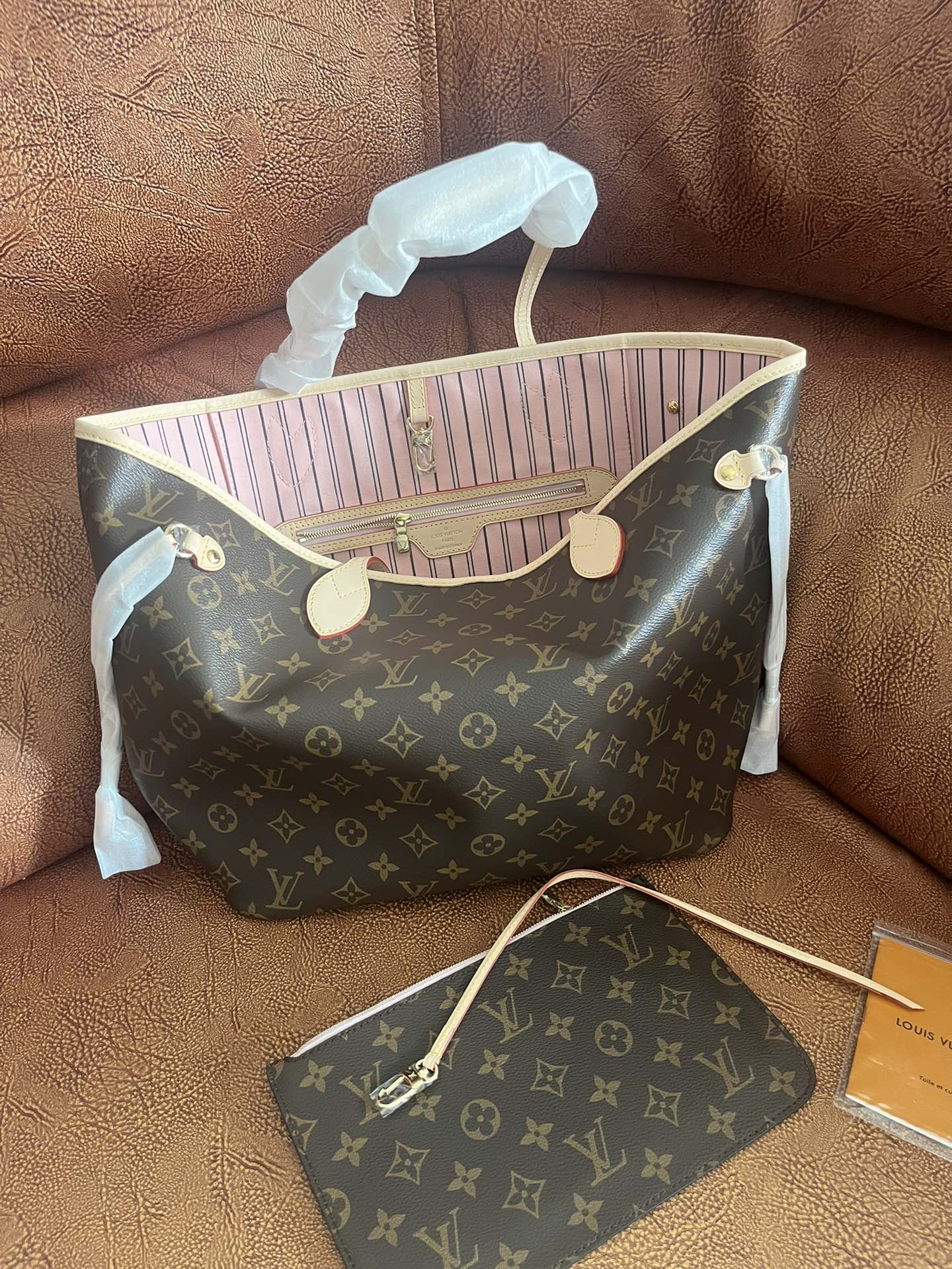 Louis Vuitton Monogram Neverfull MM Tote Bag with Detachable Pouch