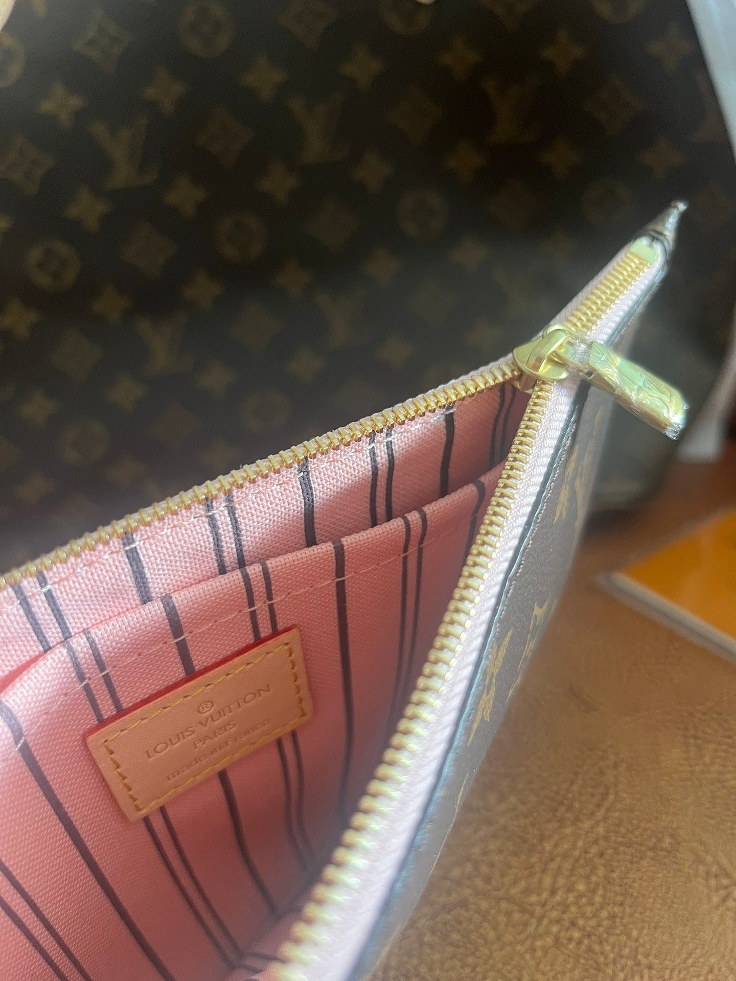 Louis Vuitton Monogram Neverfull MM Tote Bag with Detachable Pouch