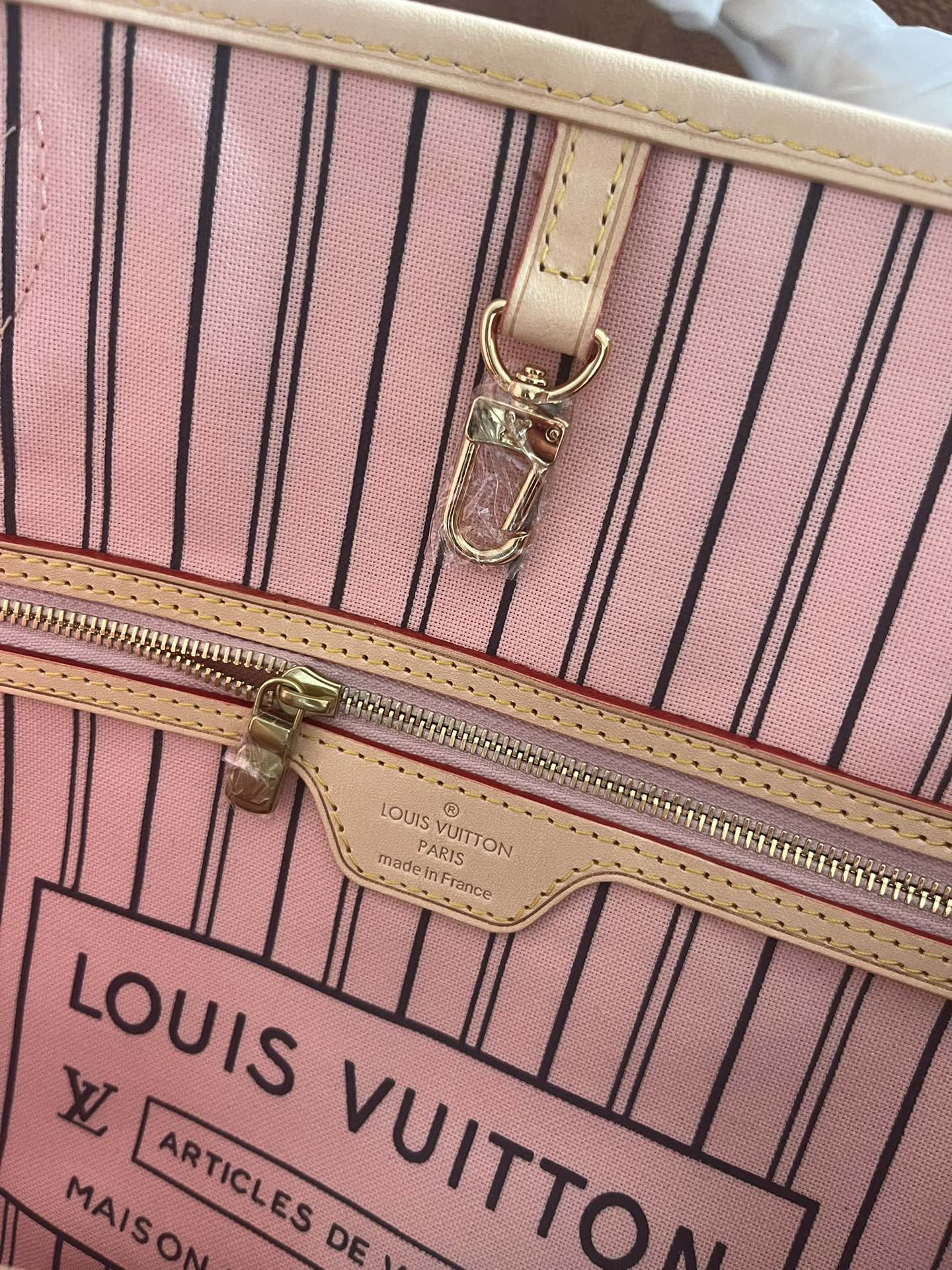 Louis Vuitton Monogram Neverfull MM Tote Bag with Detachable Pouch