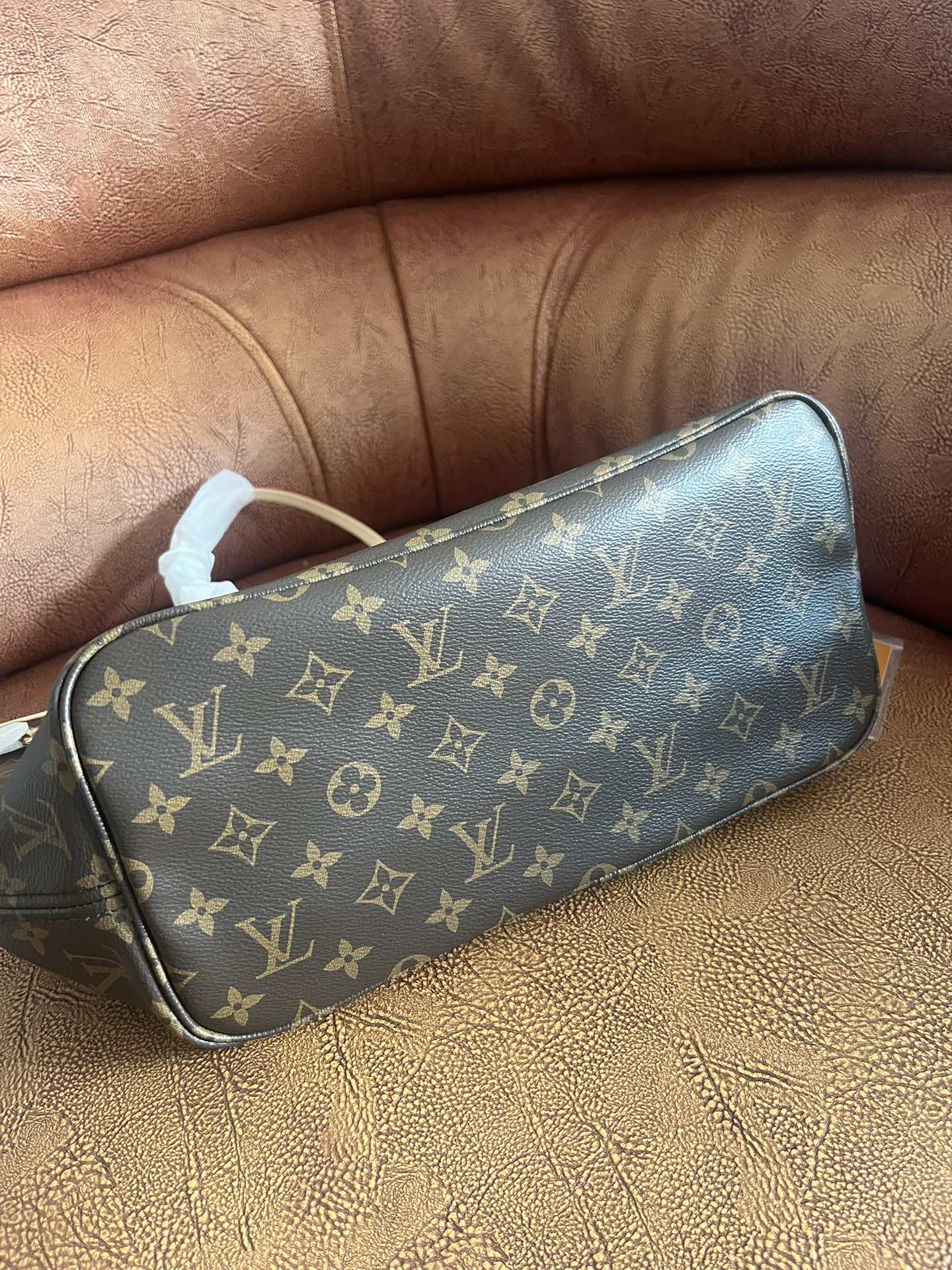 Louis Vuitton Monogram Neverfull MM Tote Bag with Detachable Pouch