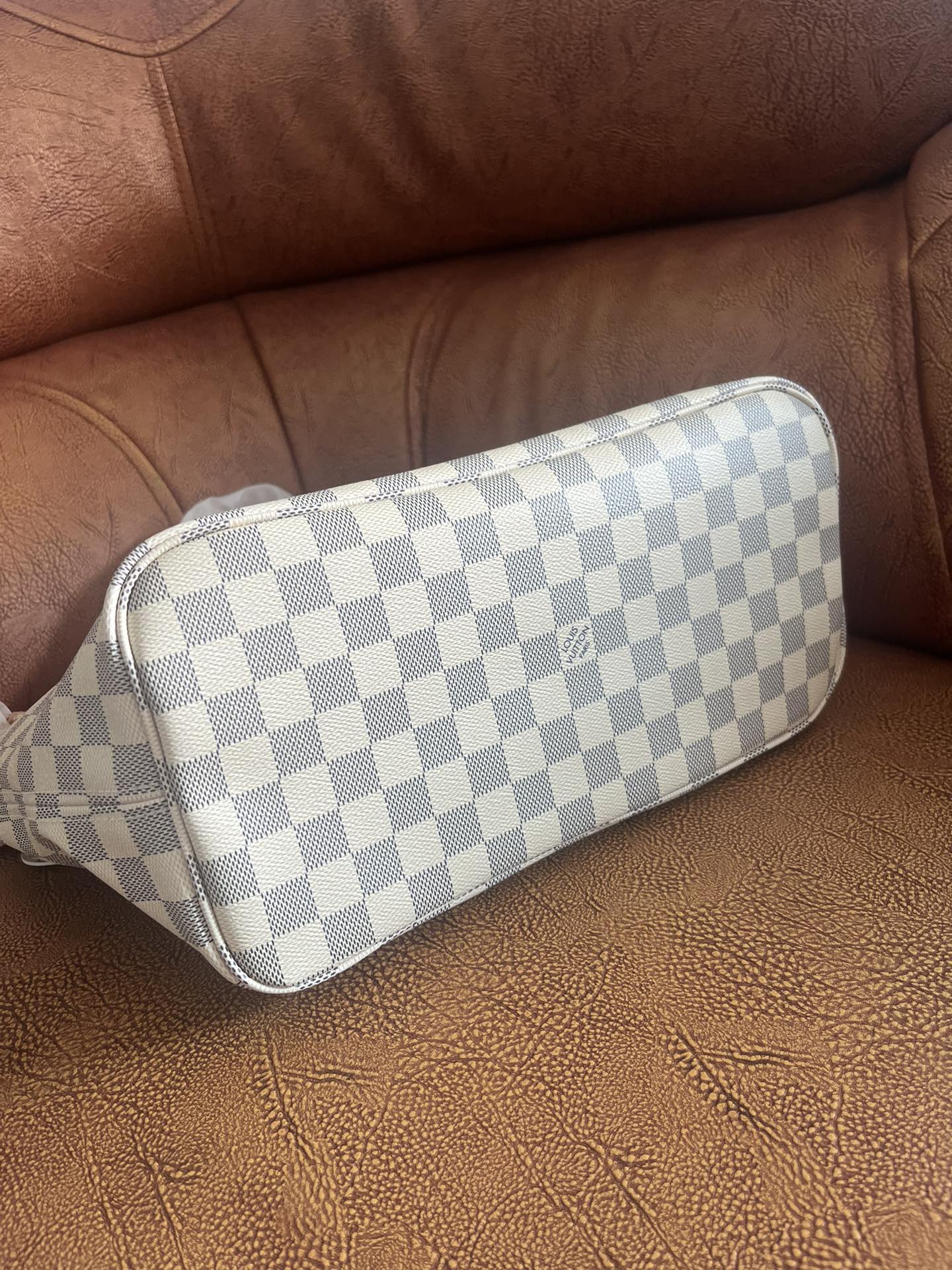 Classic White and Beige Checkered Tote Bag with Removable Pouch - Damier Pattern Canvas Shoulder Bag