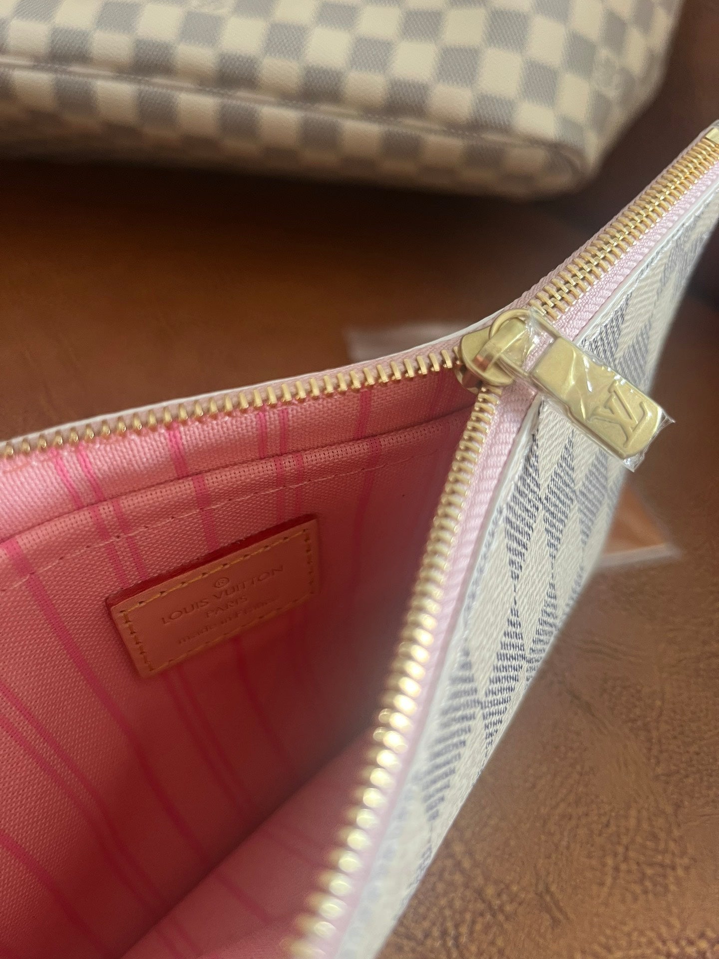 Classic White and Beige Checkered Tote Bag with Removable Pouch - Damier Pattern Canvas Shoulder Bag