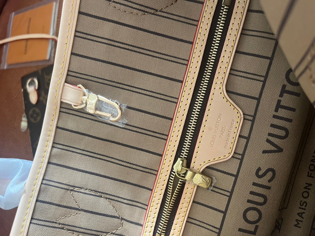 Louis Vuitton Neverfull MM Monogram Canvas Tote Bag with Pouch
