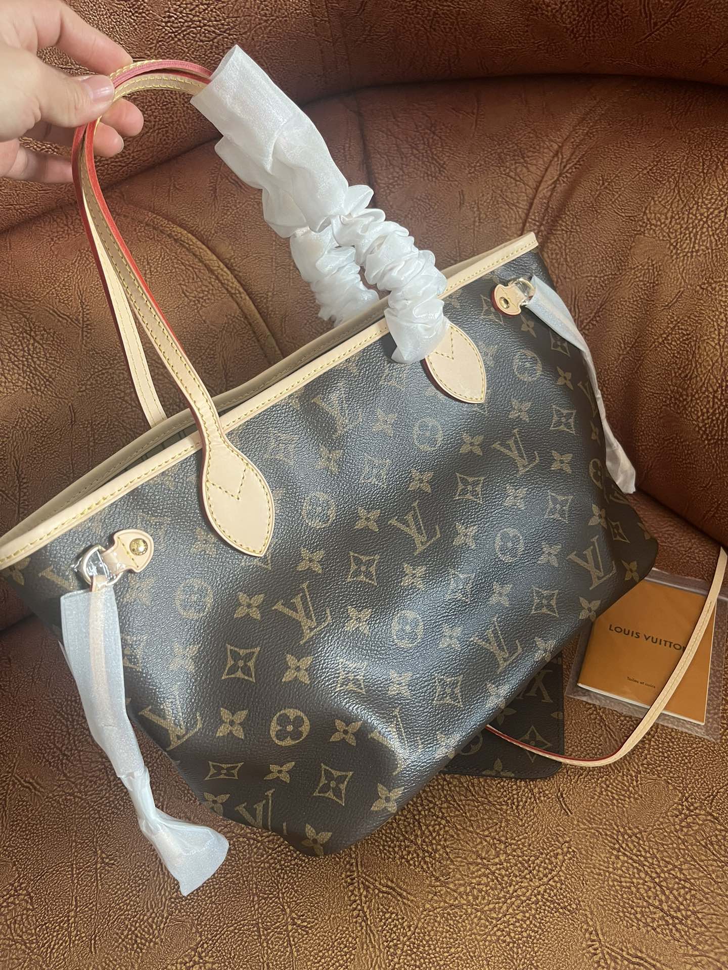Louis Vuitton Neverfull MM Monogram Canvas Tote Bag with Pouch