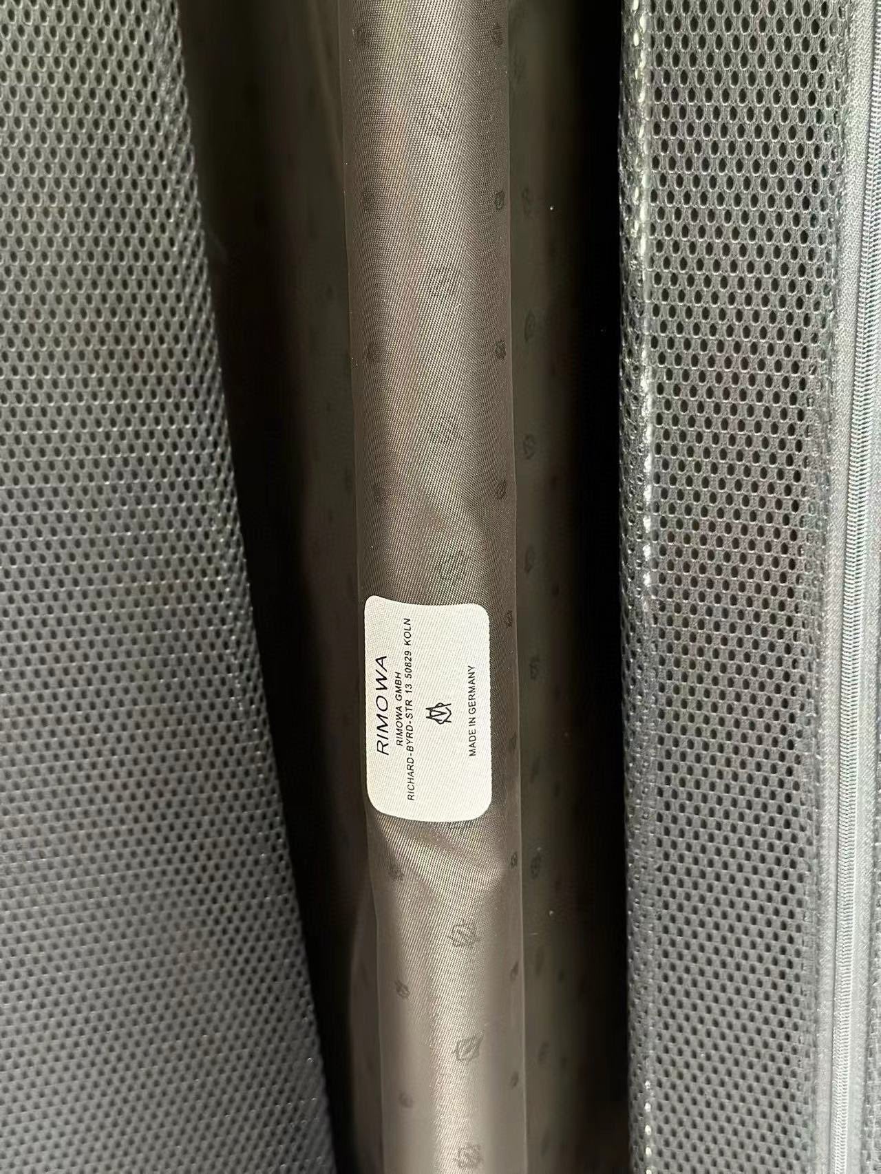 Modern Champagne Gold Grooved Hardshell Spinner Travel Suitcase