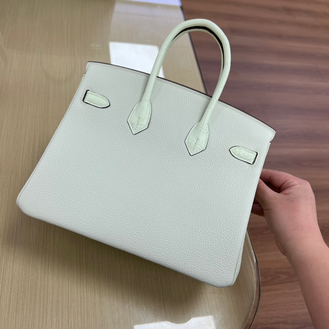 Elegant White Leather Handbag with Gold-Tone Hardware - Classic Top Handle Tote Bag