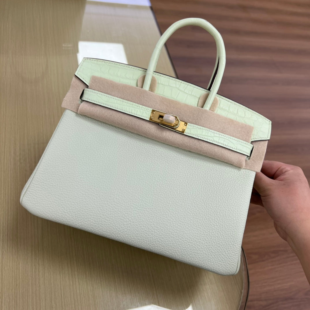Elegant White Leather Handbag with Gold-Tone Hardware - Classic Top Handle Tote Bag
