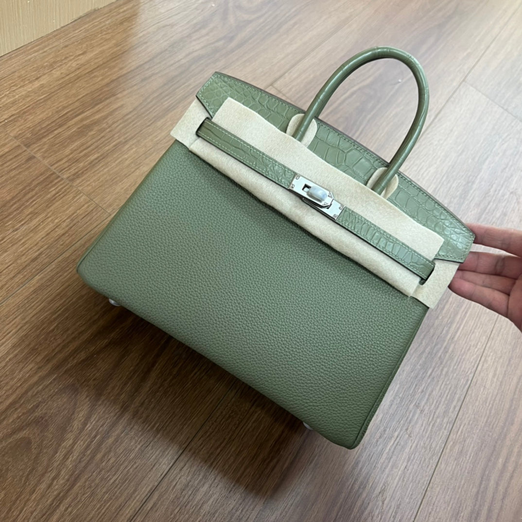 Elegant Burgundy and Cream Two-Tone Leather Handbag with Croc-Embossed Detail