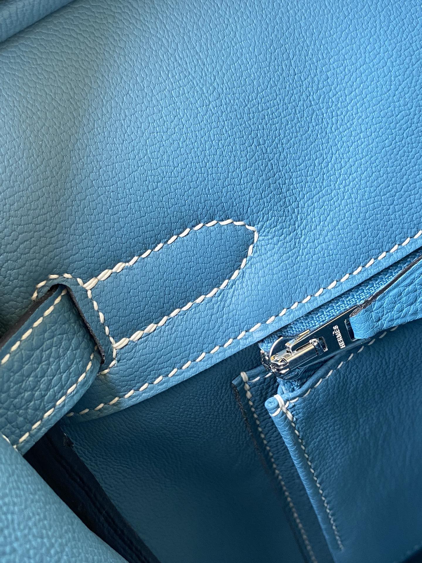 Hermès Birkin 25 Blue Leather Handbag with Palladium Hardware and Bag Charm