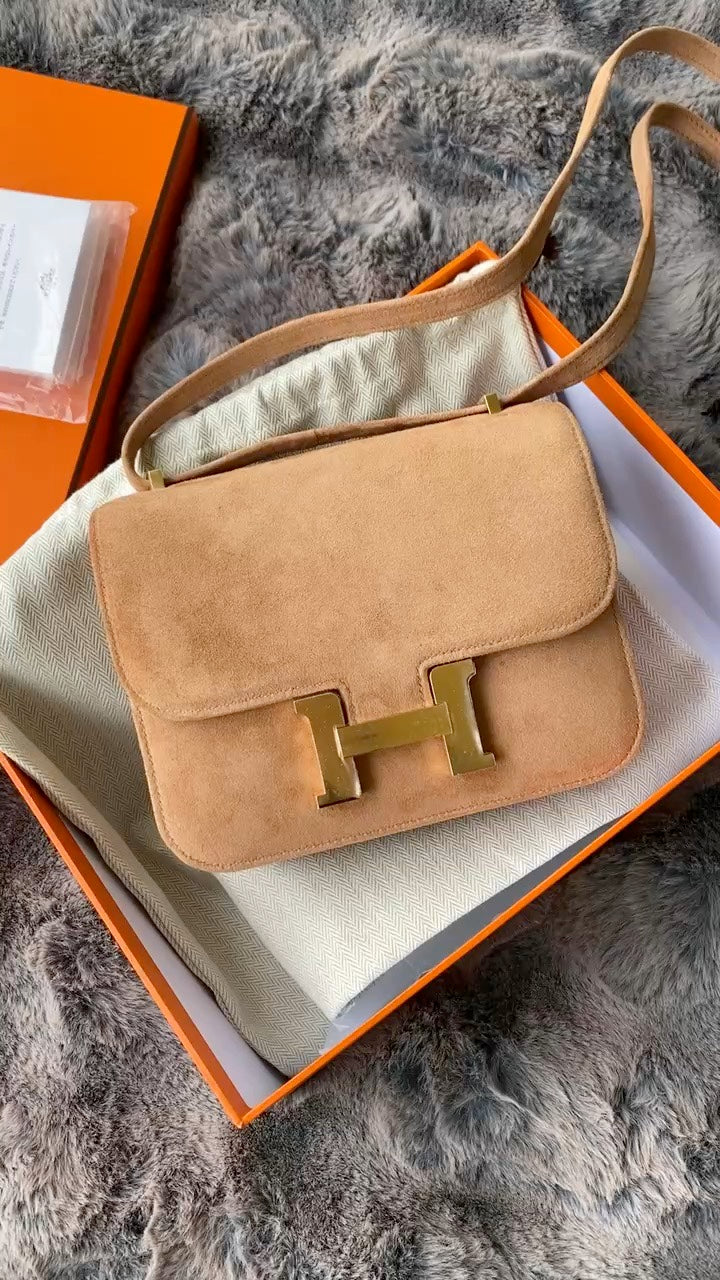Hermès Constance Suede Handbag with Gold-Tone H Clasp - Elegant Tan Crossbody Bag