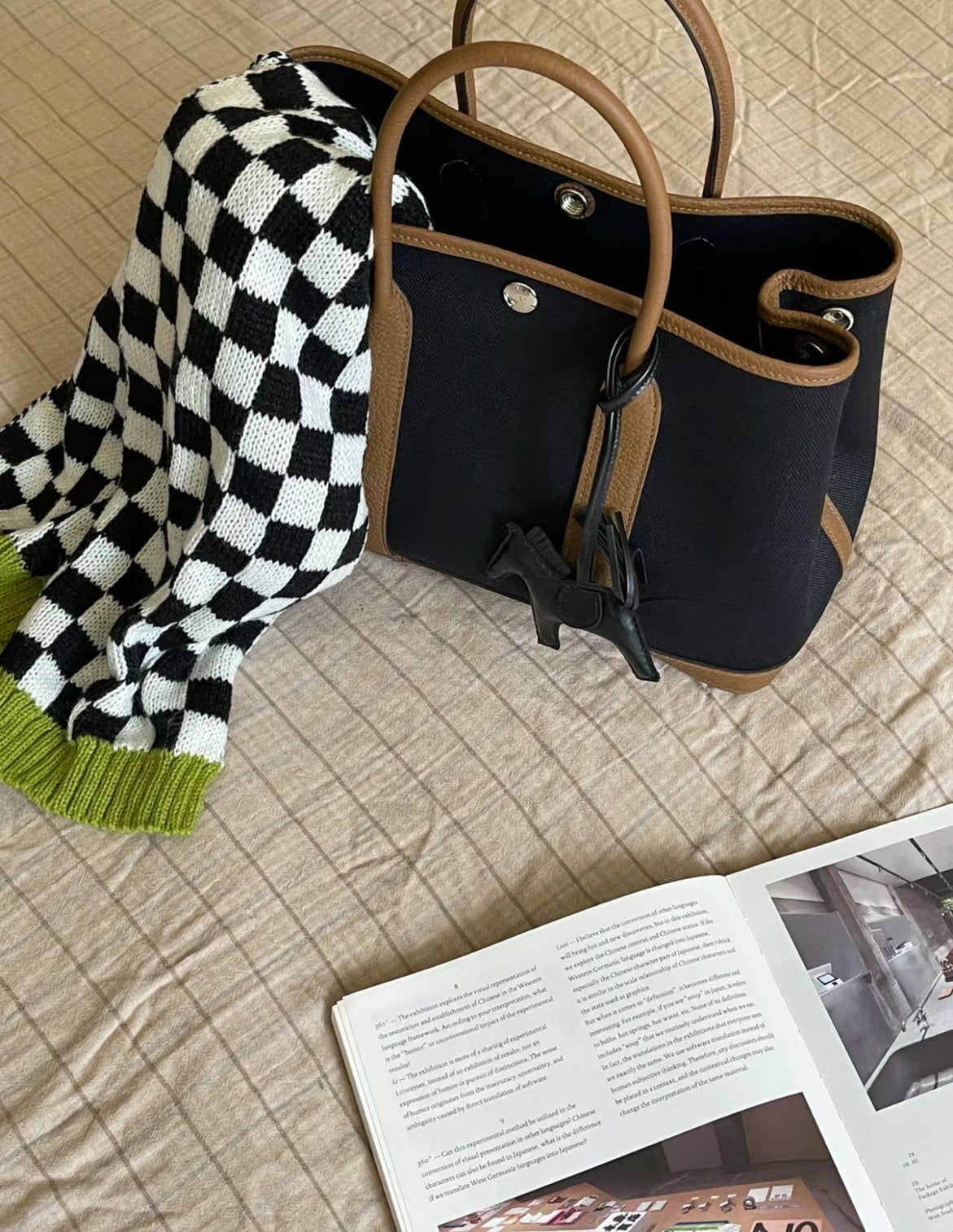 Elegant Black Canvas Tote Bag with Brown Contrast Trim - Stylish Everyday Handbag