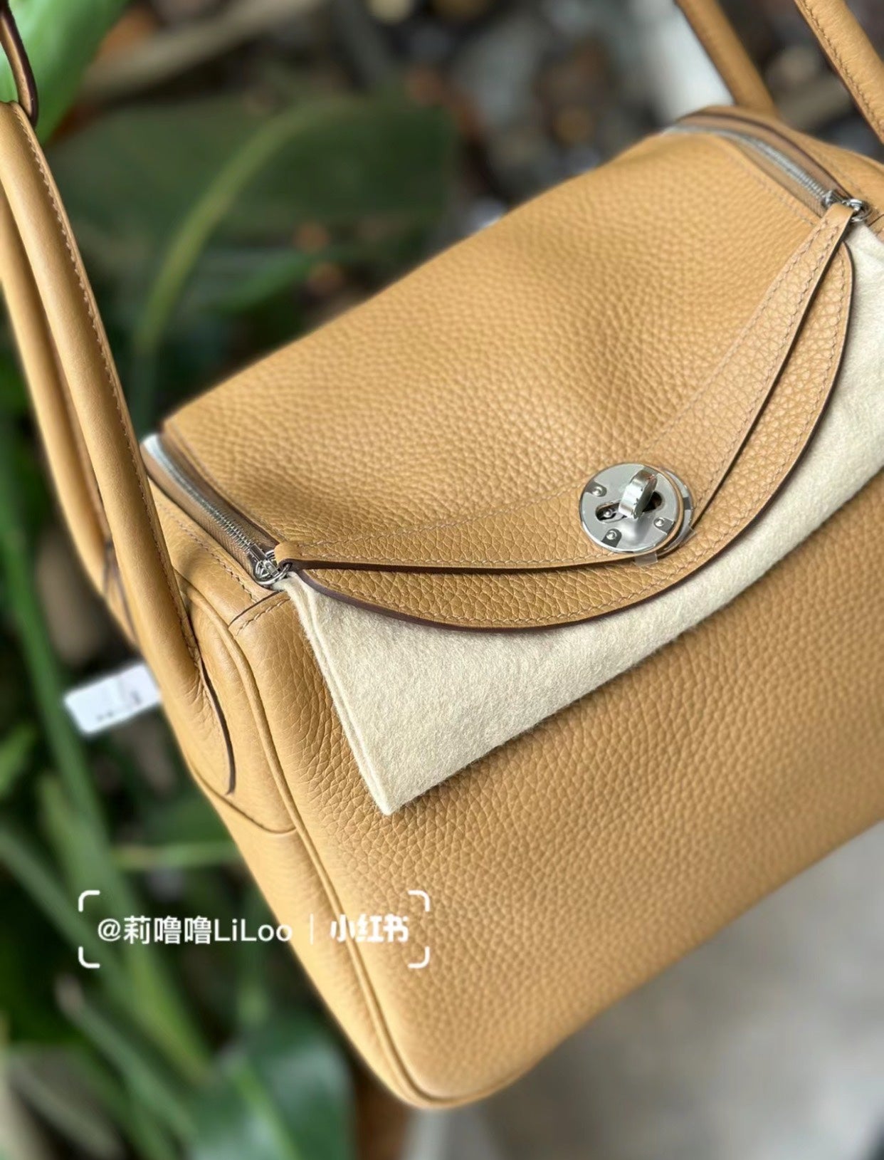 Luxury Tan Pebbled Leather Handbag - Elegant Lindy Style Shoulder Bag
