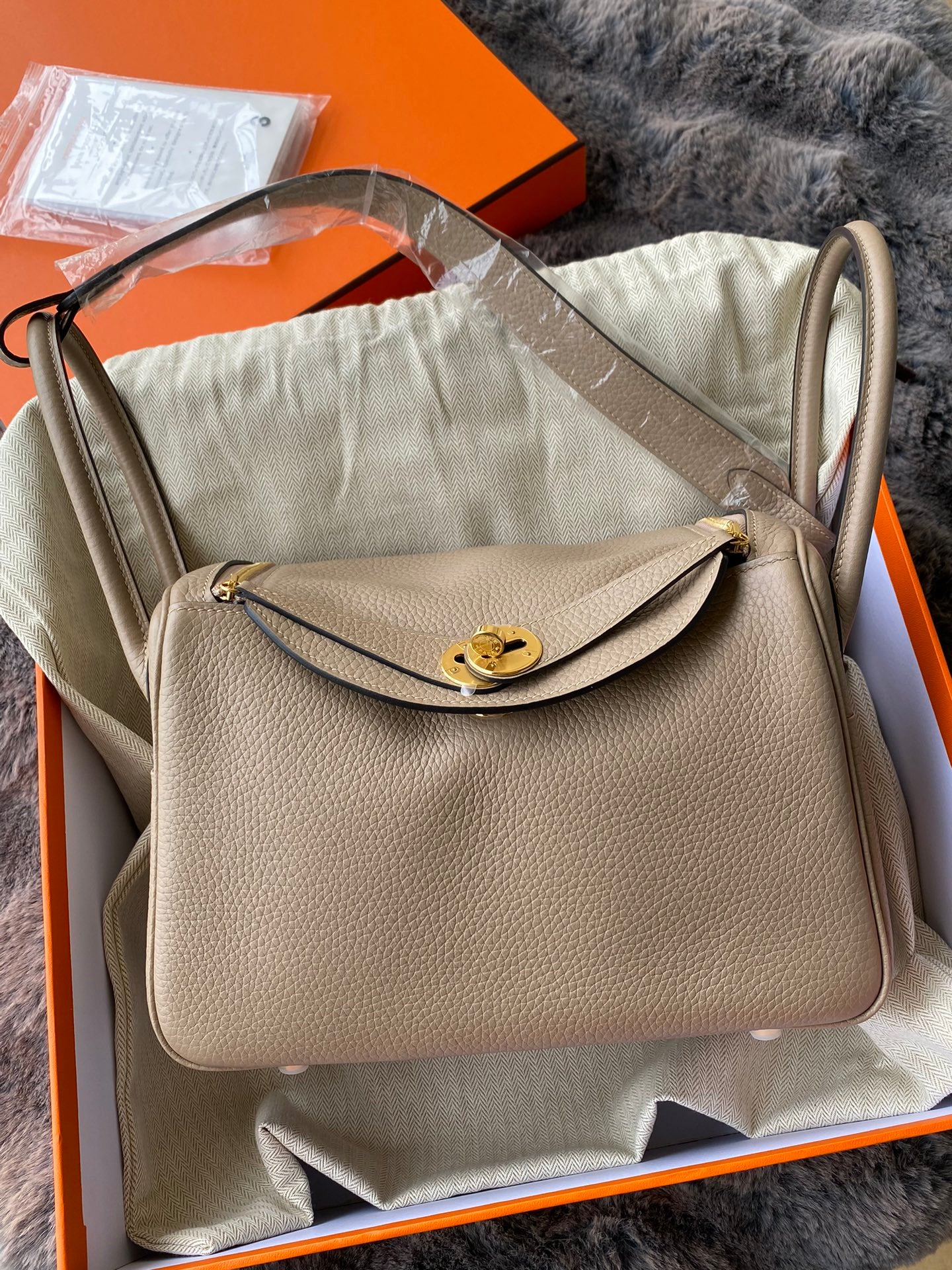Hermès Lindy 26 Bag in Beige Taurillon Clemence Leather