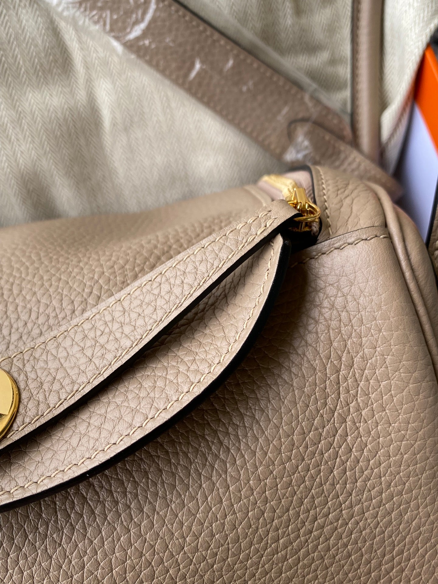 Hermès Lindy 26 Bag in Beige Taurillon Clemence Leather
