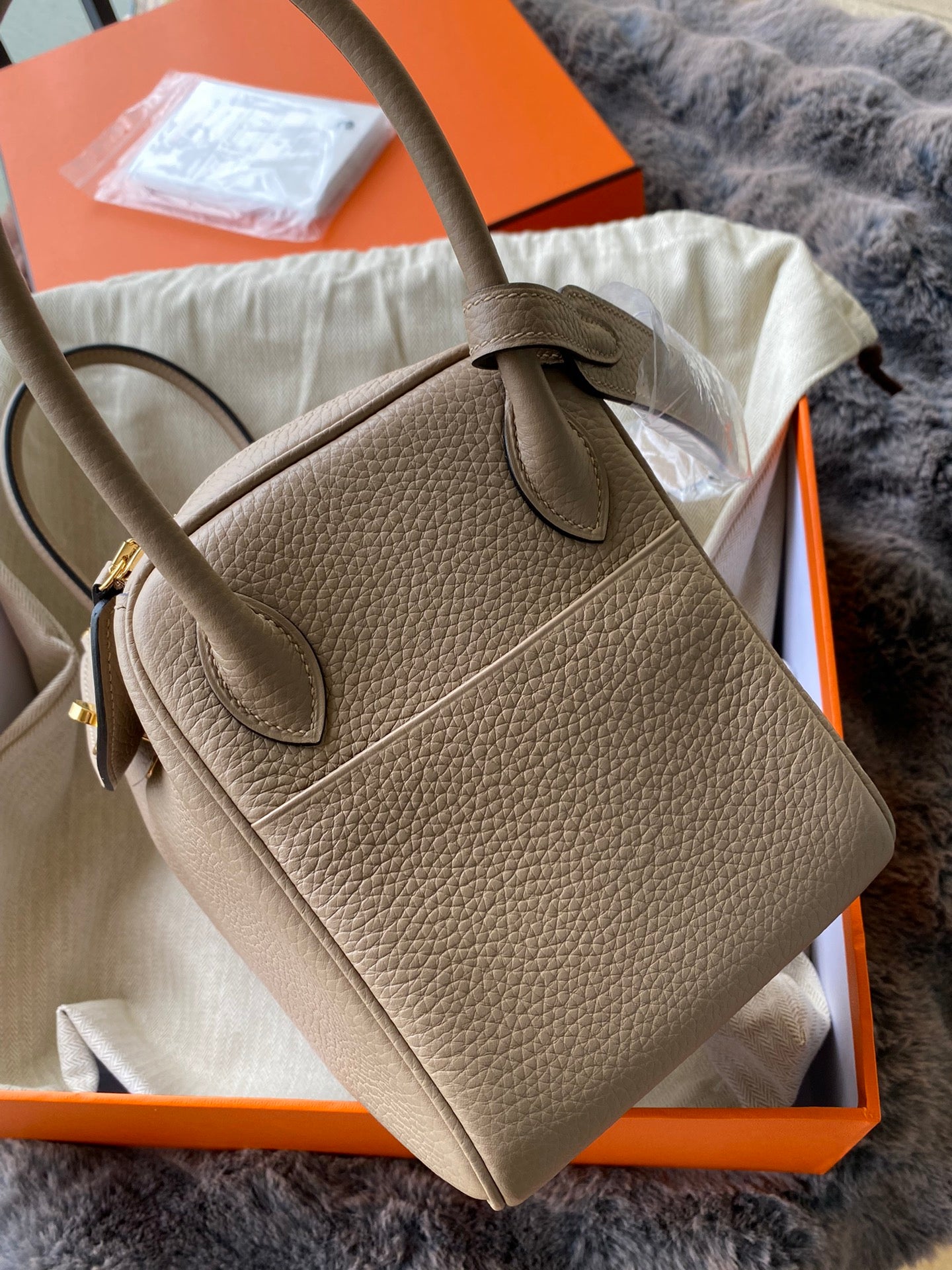 Hermès Lindy 26 Bag in Beige Taurillon Clemence Leather