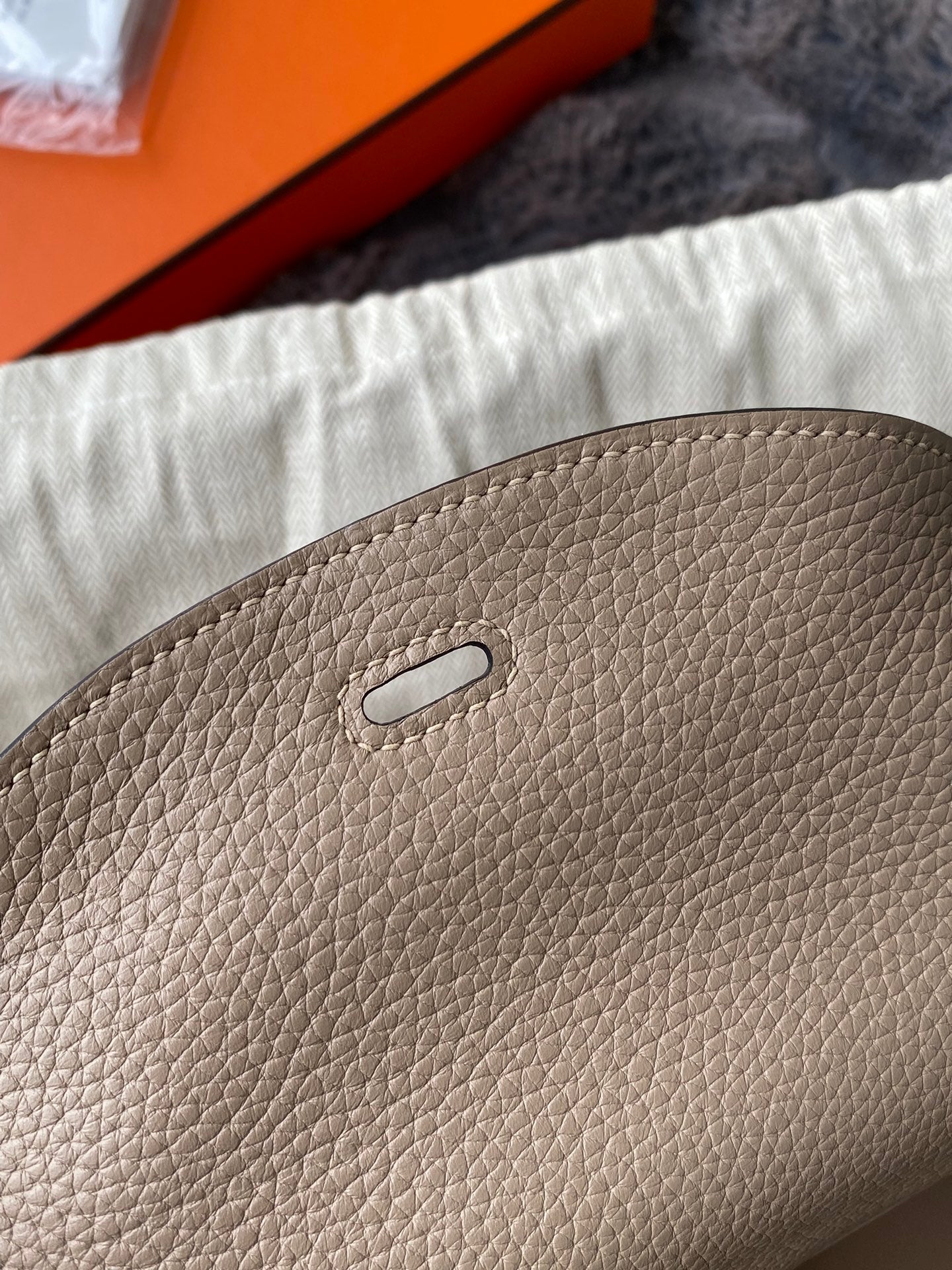 Hermès Lindy 26 Handbag - Etoupe Clemence Leather - Gold Hardware