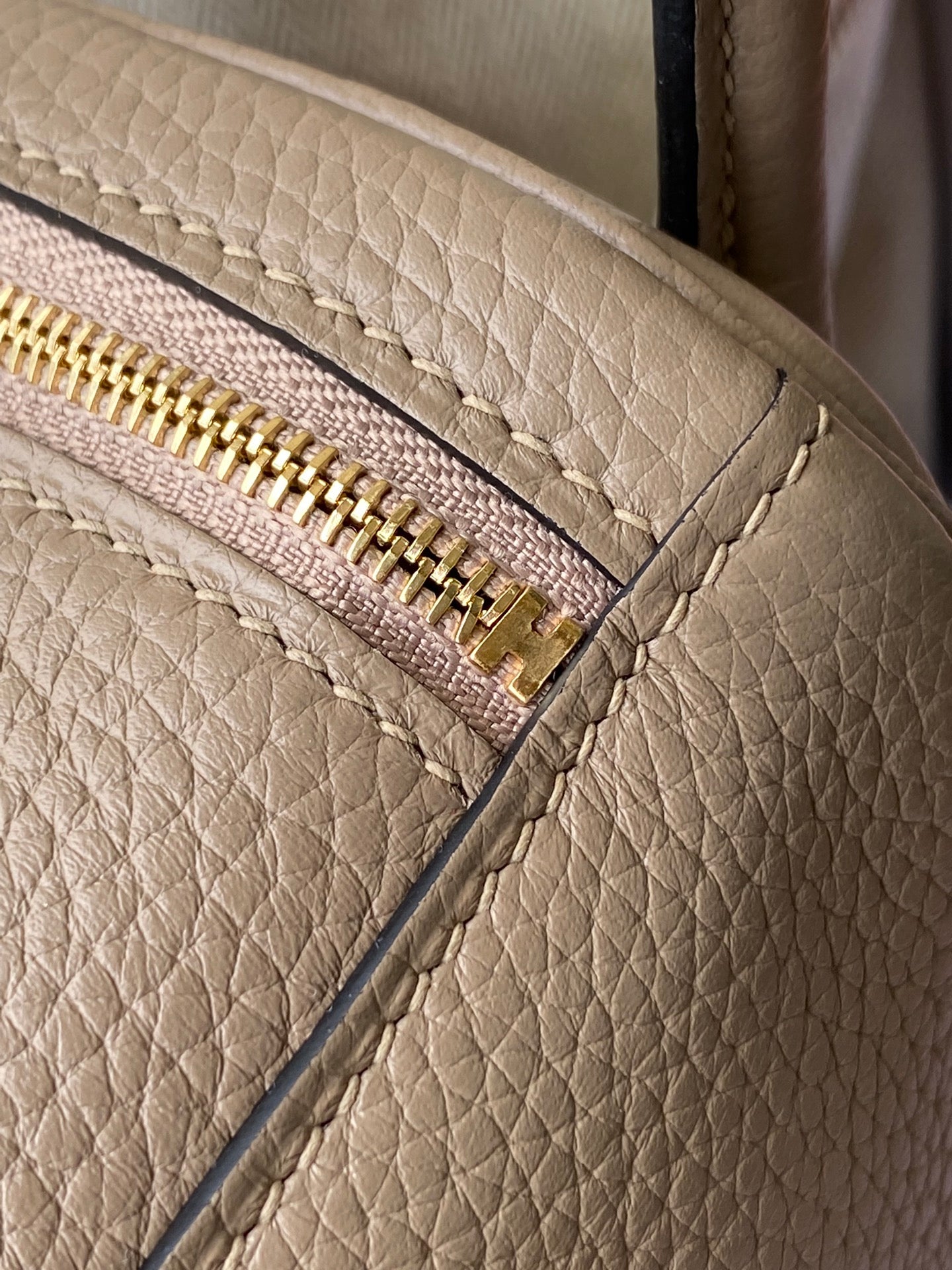 Hermès Lindy 26 Handbag - Etoupe Clemence Leather - Gold Hardware