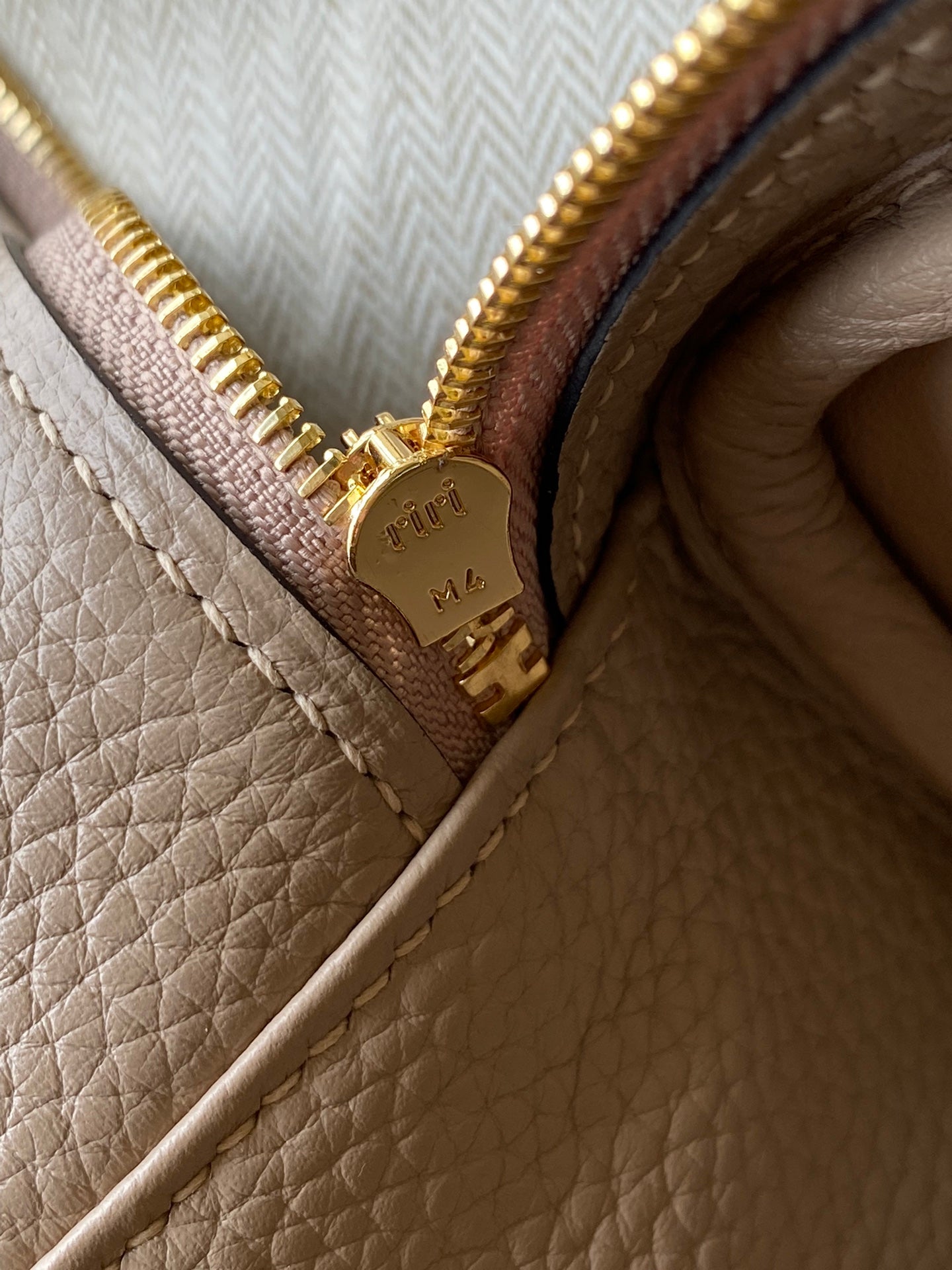 Hermès Lindy 26 Handbag - Etoupe Clemence Leather - Gold Hardware