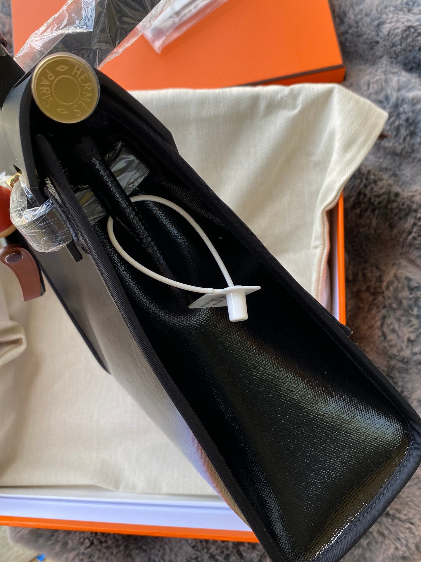 Classic Black Leather Top-Handle Handbag - Gold-Tone Hardware &amp; Geometric Charm Accessory