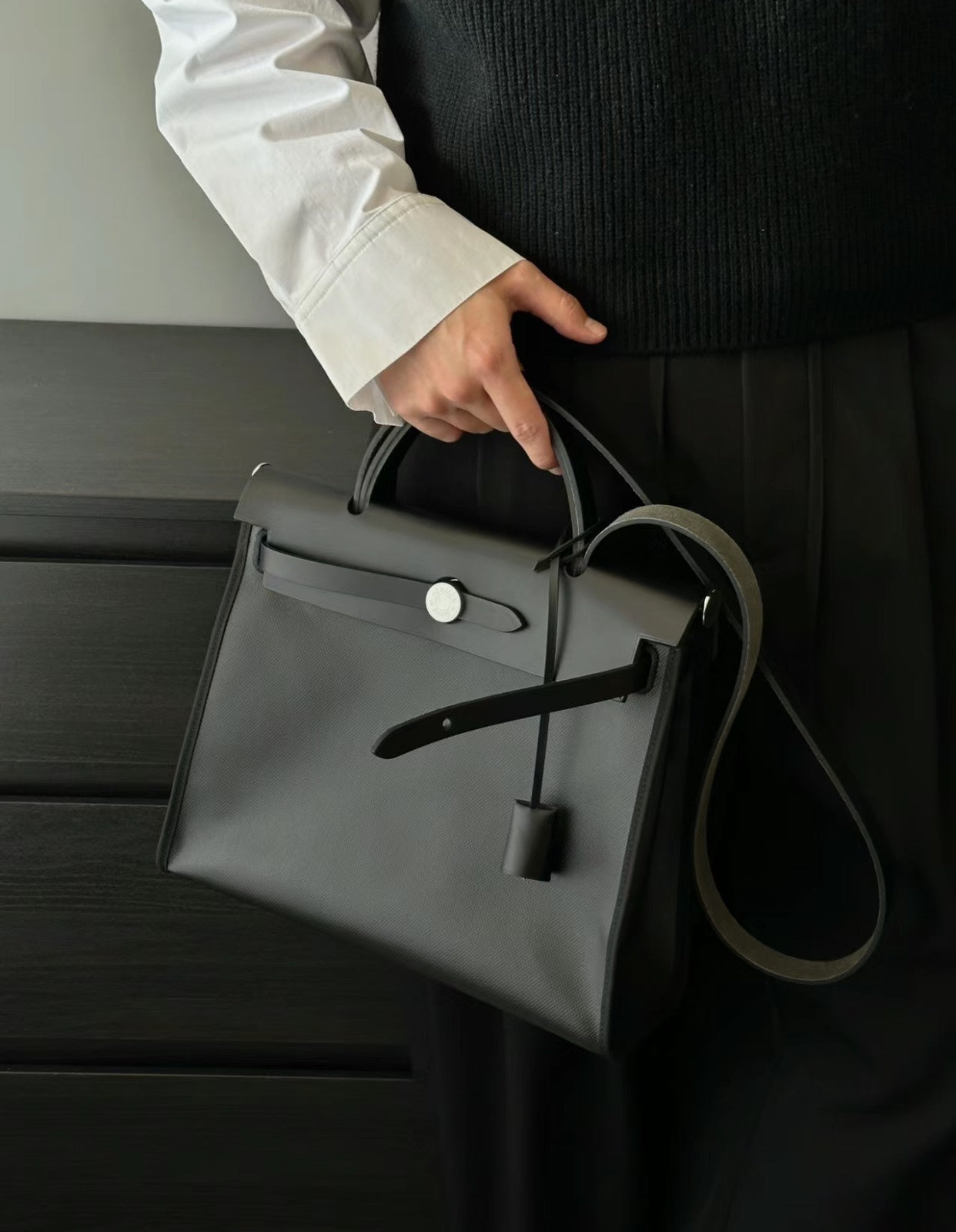 Modern Black Structured Handbag - Elegant Top-Handle Tote for Everyday Use